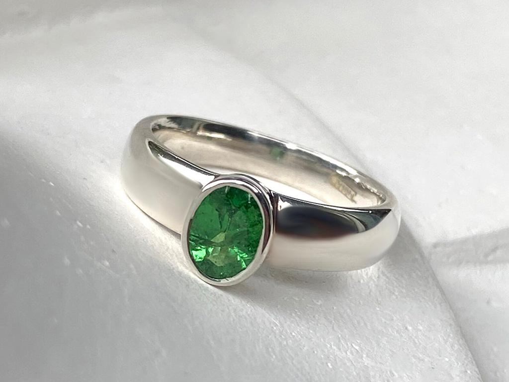 Artist Tsavorite garnet ring silver Vintage style Green Gemstone Jewelry For Sale