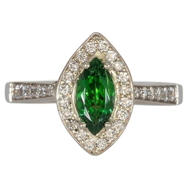 Anillo de granate tsavorita con detalles de diamantes naturales: oro macizo de 14K, 8 x 4 mm