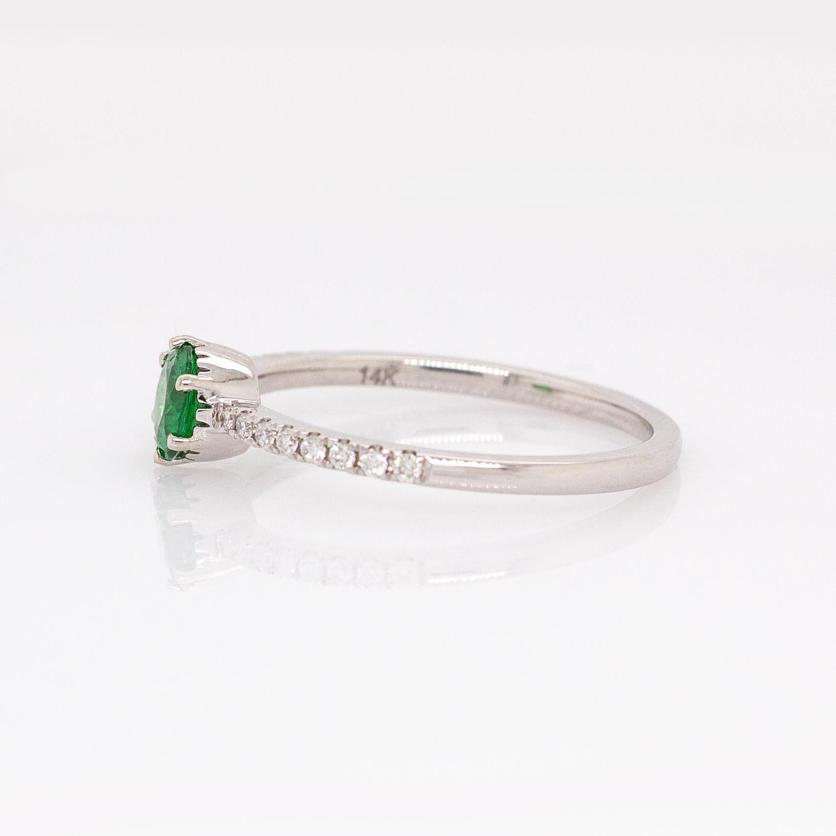 Bague en grenat tsavorite avec accents de diamants naturels : Or blanc 14k massif, 5mm Neuf - En vente à Columbus, OH