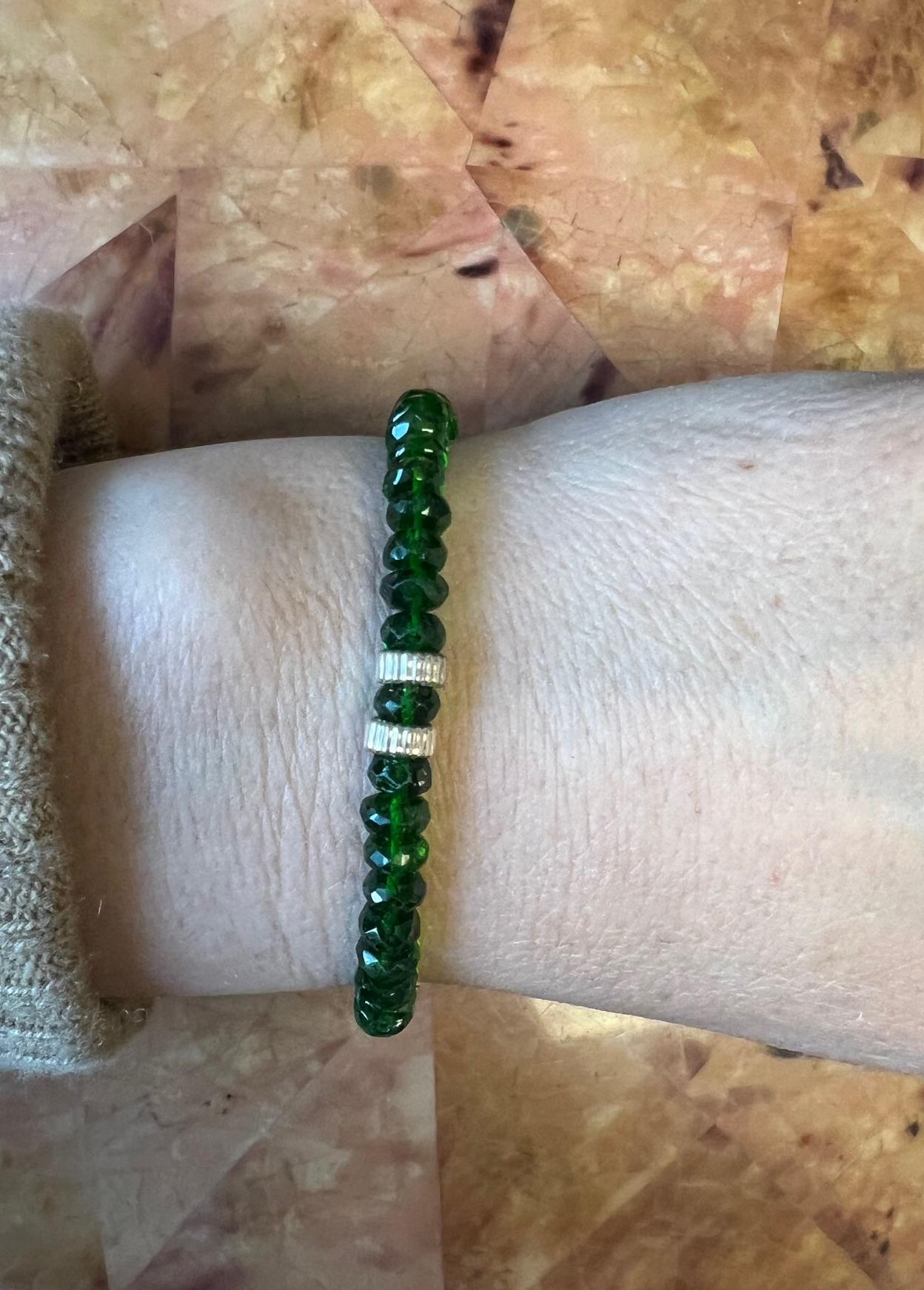 Bracciale elastico in argento sterling con granato tsavorite 67cts in vendita 2