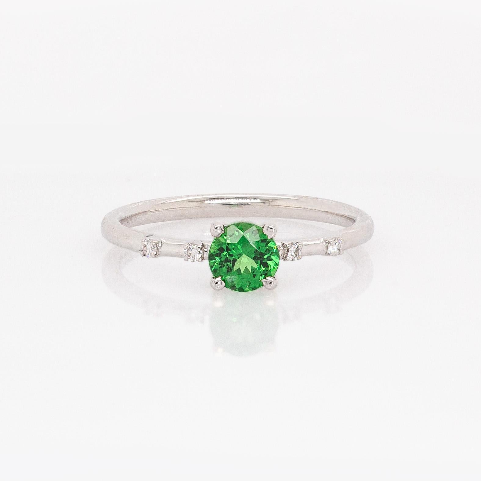 Contemporain Grenat tsavorite avec accents de diamants naturels : Or blanc massif 14K, rond 5mm en vente