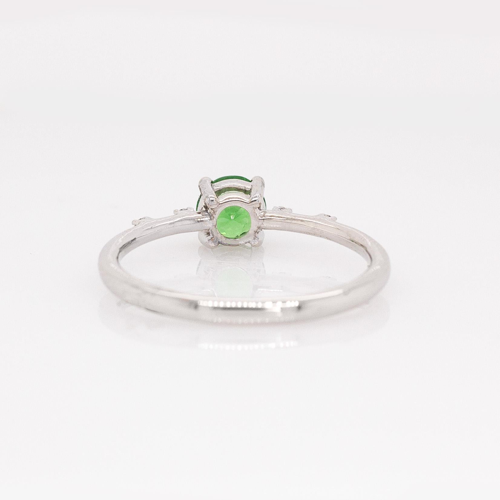 Grenat tsavorite avec accents de diamants naturels : Or blanc massif 14K, rond 5mm Pour femmes en vente