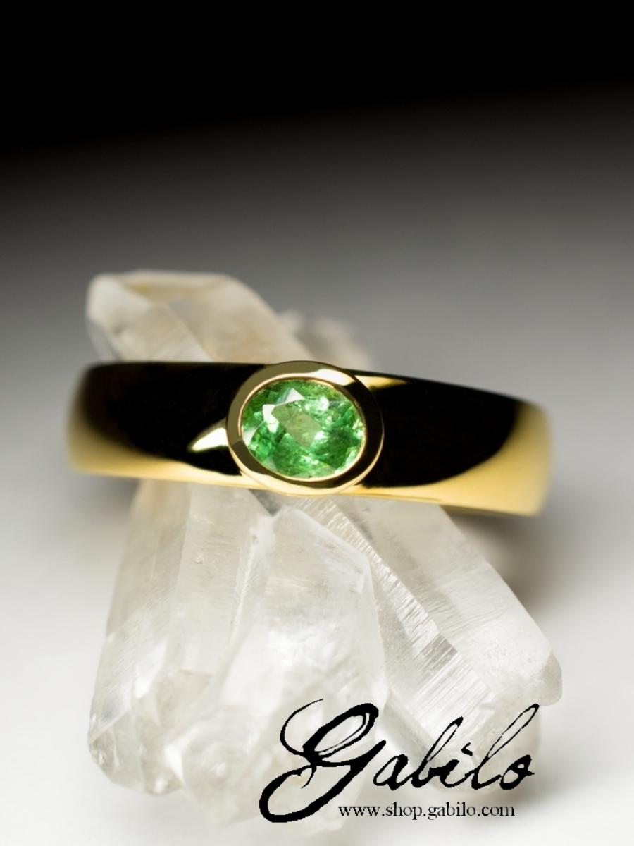 Tsavorite Gold Ring Jewelry Bright Deep Green Garnet LGBTQ Engagement Jewellery In New Condition For Sale In Berlin, DE