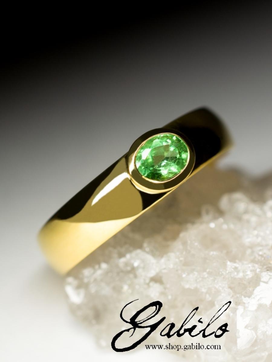 Women's or Men's Tsavorite Gold Ring Jewelry Bright Deep Green Garnet LGBTQ Engagement Jewellery For Sale