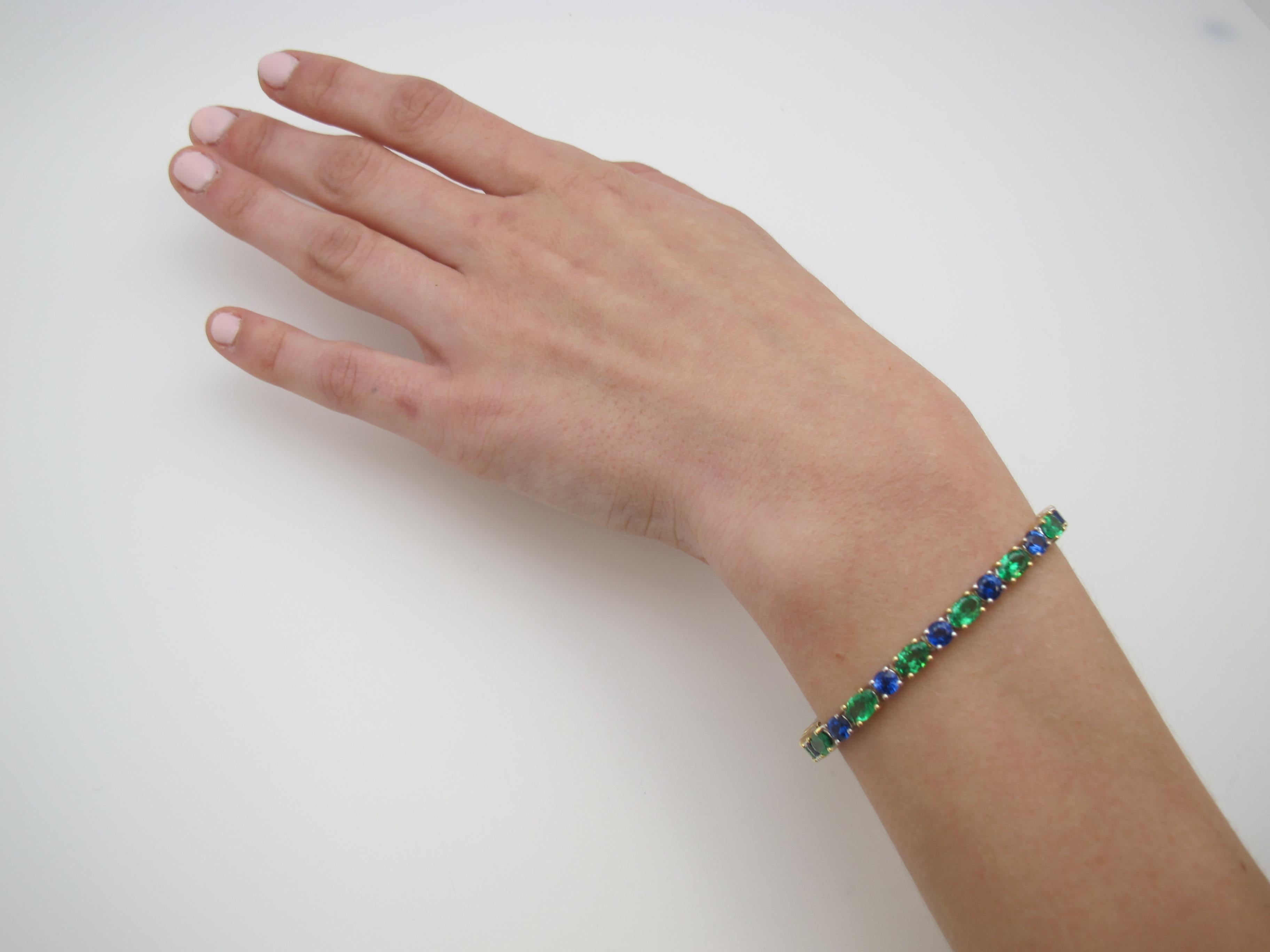 Tsavorite Green Garnet and Blue Sapphire Link Bracelet in 18k Gold For Sale 4