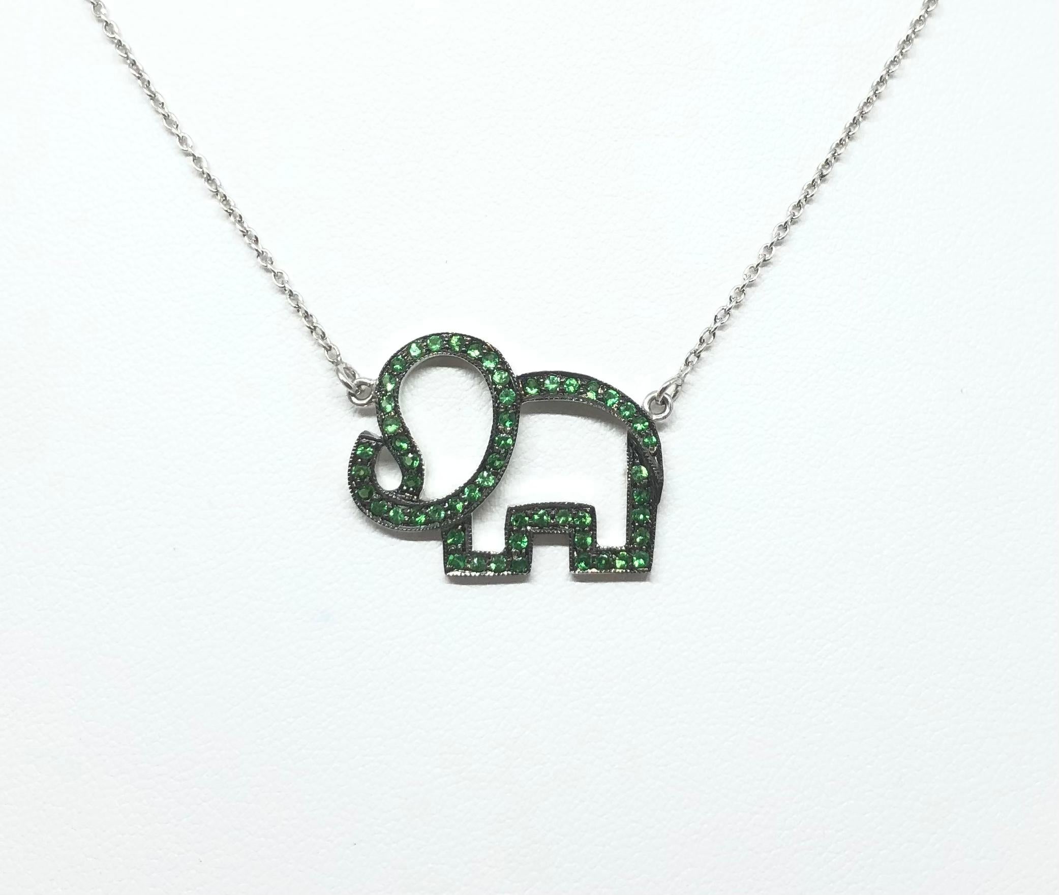 Tsavorite Elephant Necklace set in Silver Settings In New Condition For Sale In Dusit, 10