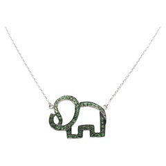 Tsavorit-Elefanten-Halskette in Silberfassung