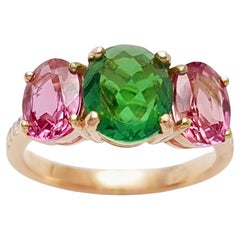 Ring mit Tsavorit, rosa Saphir und Diamant in 18 Karat Roségoldfassungen gefasst