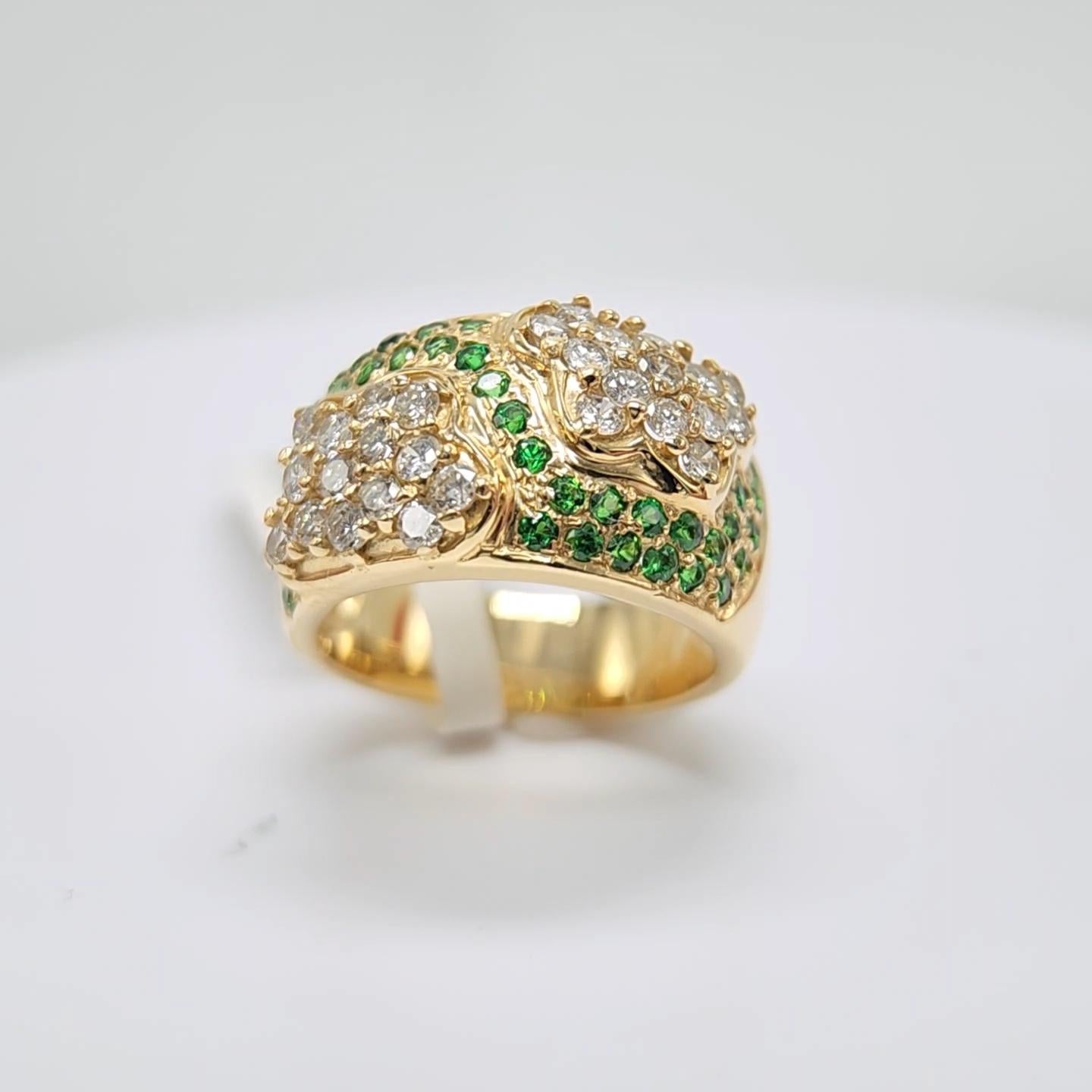 Tsavorit-Ring aus 14 Karat Gelbgold und Diamanten im Zustand „Neu“ im Angebot in Brooklyn, NY