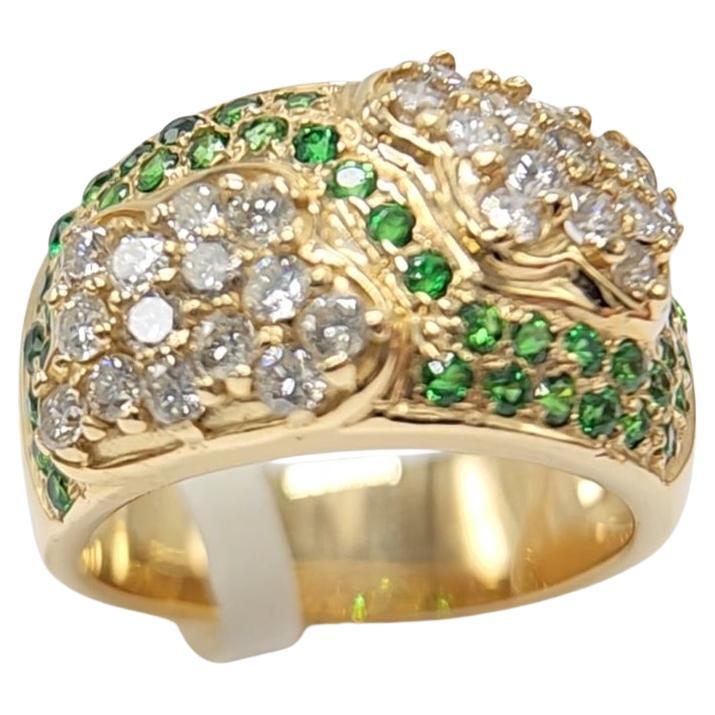 Tsavorit-Ring aus 14 Karat Gelbgold und Diamanten (Rundschliff) im Angebot