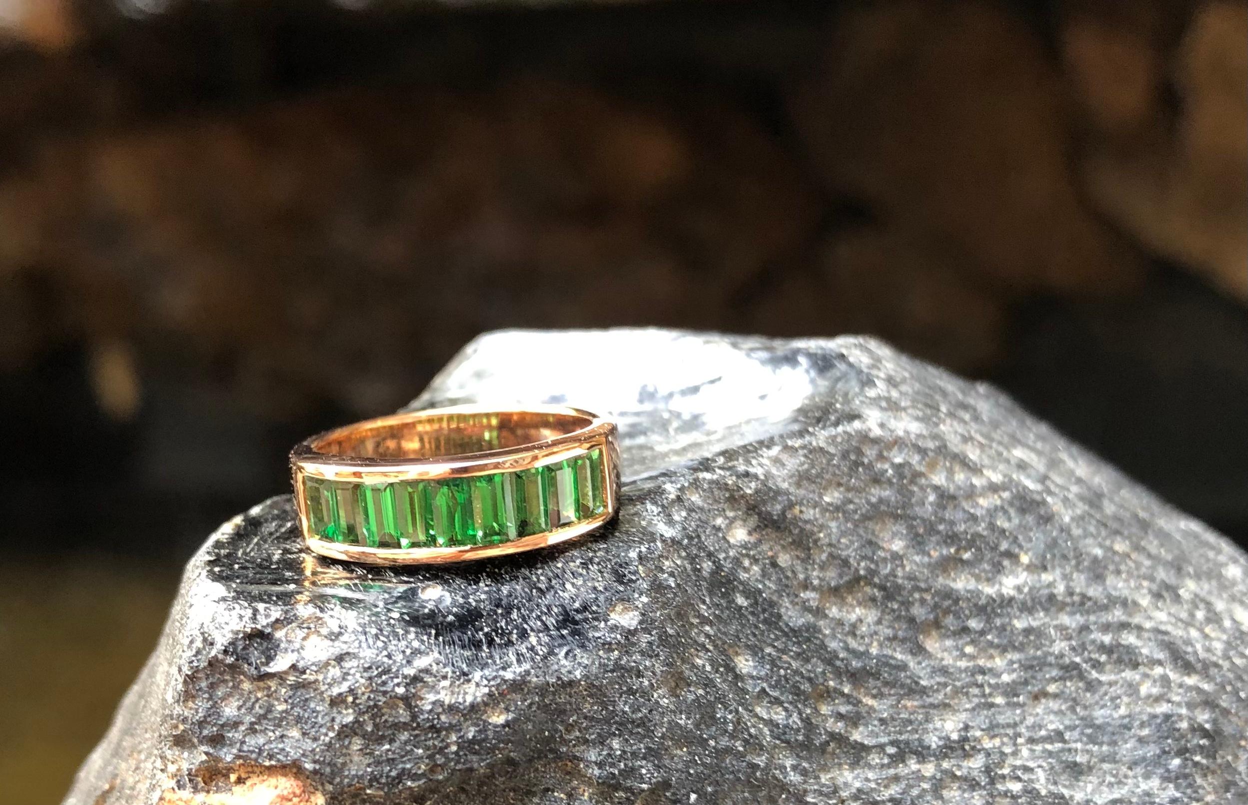 Women's or Men's Tsavorite Ring Set in 18 Karat Rose Gold Settings For Sale