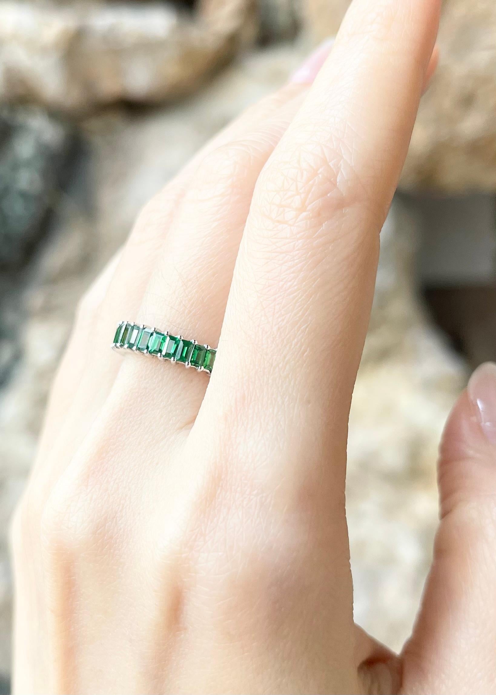 Anello con tsavorite incastonata in oro bianco 18 carati In condizioni Nuovo in vendita a Bangkok, TH