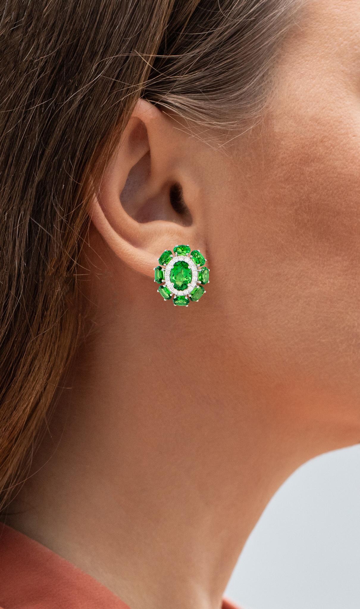 It comes with the Gemological Appraisal by GIA GG/AJP
All Gemstones are Natural
Tsavorites = 6.90 Carats
Diamonds = 0.43 Carats
Metal: 18K White Gold
Dimensions: 17.5 x 15.5 mm