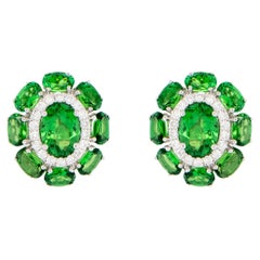 Clous d'oreilles en or blanc 18 carats avec tsavorite et diamants 7,33 carats