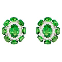 Tsavorit-Ohrstecker mit Diamanten 7,33 Karat 18K Weißgold