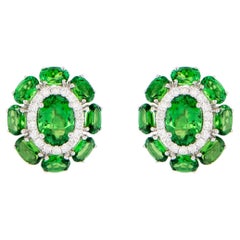 Orecchini con diamanti e tsavorite 7,33 carati in oro bianco 18 carati