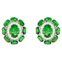 Tsavorit-Ohrstecker mit Diamanten 7,33 Karat 18K Weißgold