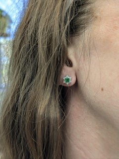Pendientes de Tsavorita con Detalles de Diamantes Naturales: Oro blanco 14k macizo, 4mm