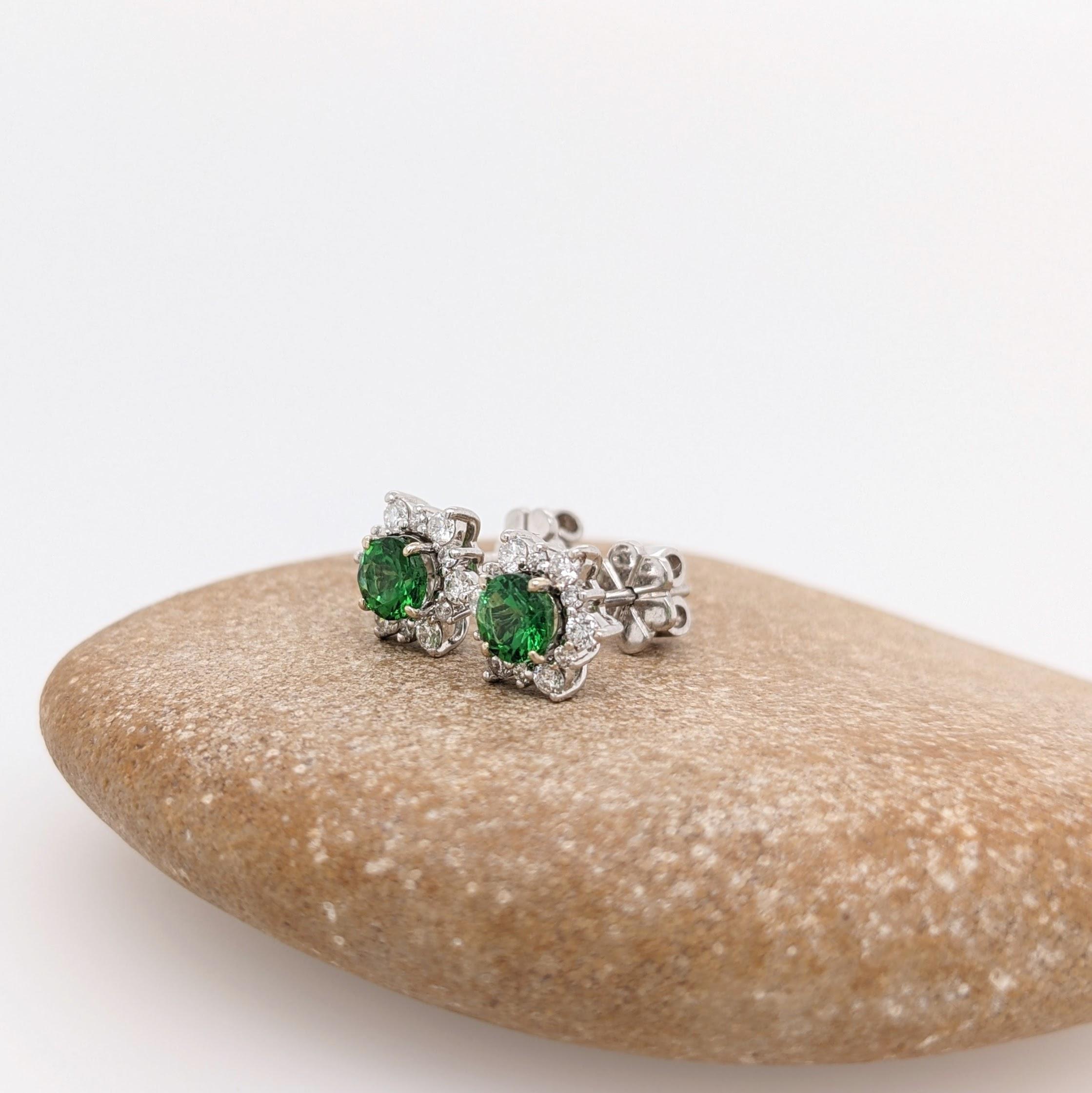 Taglio rotondo Tsavorite Stud Earrings with Natural Diamond Accents: Solid 14k White Gold, 4mm in vendita
