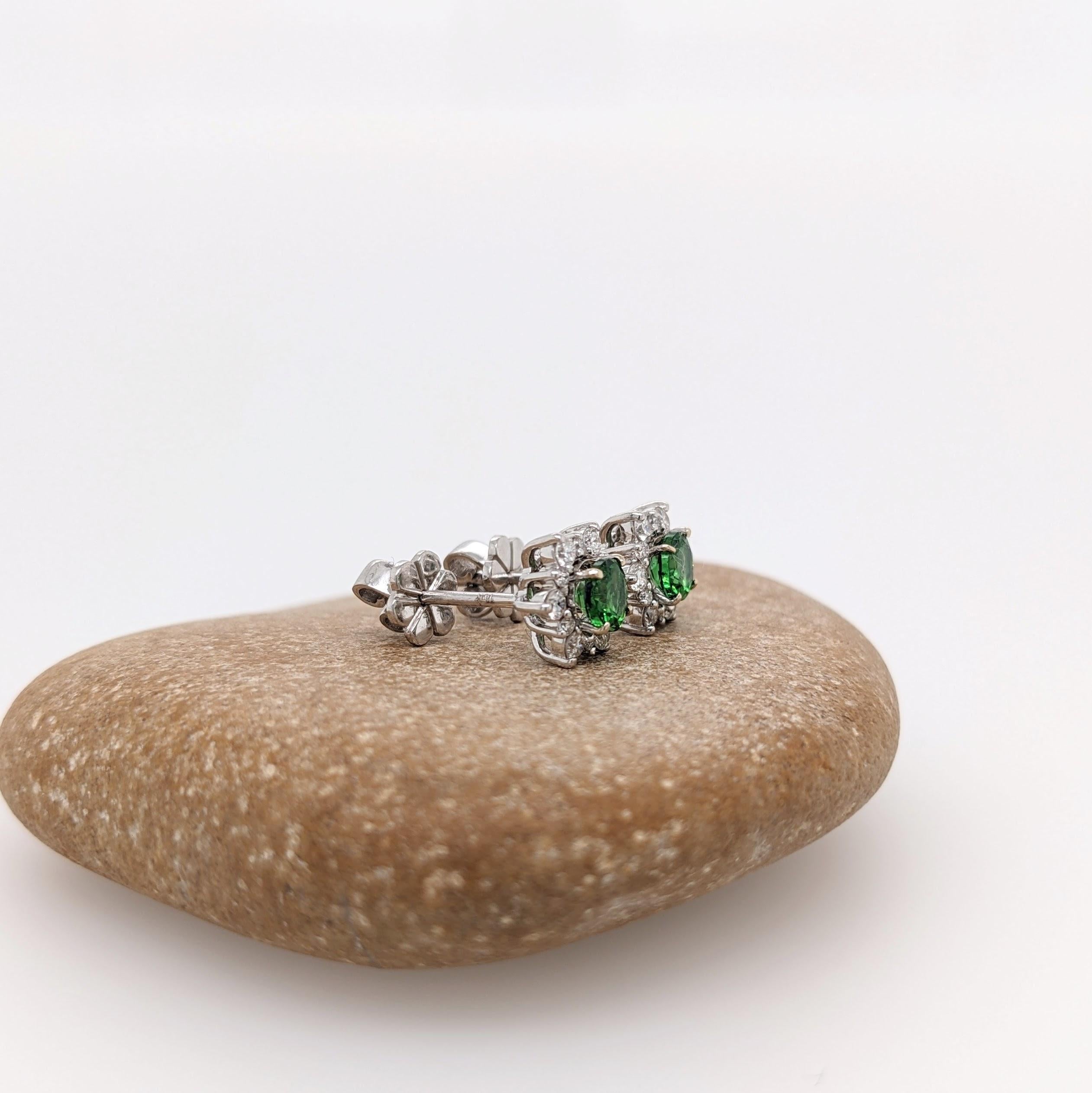 Tsavorite Stud Earrings with Natural Diamond Accents: Solid 14k White Gold, 4mm In condizioni Nuovo in vendita a Columbus, OH