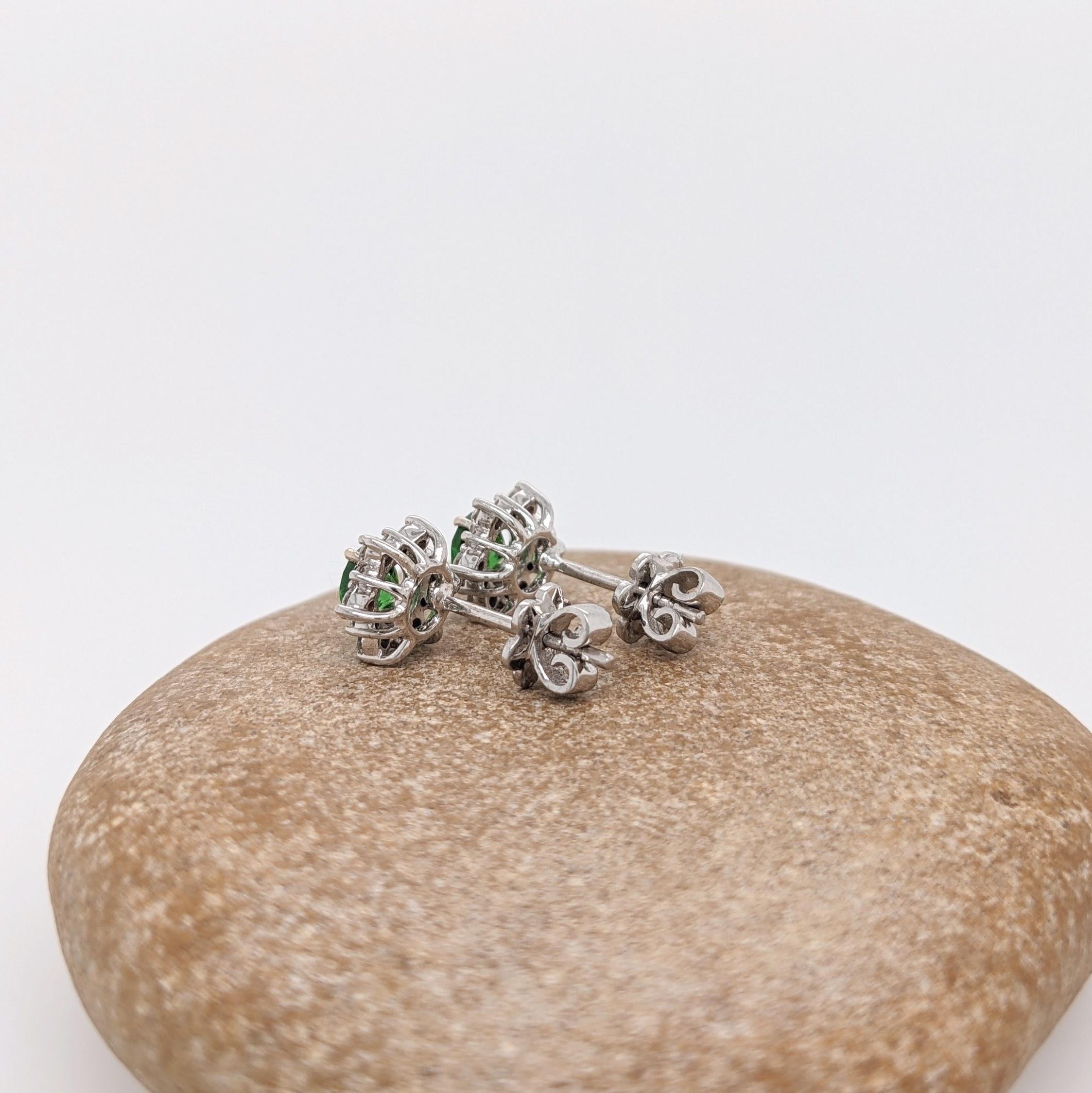 Donna Tsavorite Stud Earrings with Natural Diamond Accents: Solid 14k White Gold, 4mm in vendita