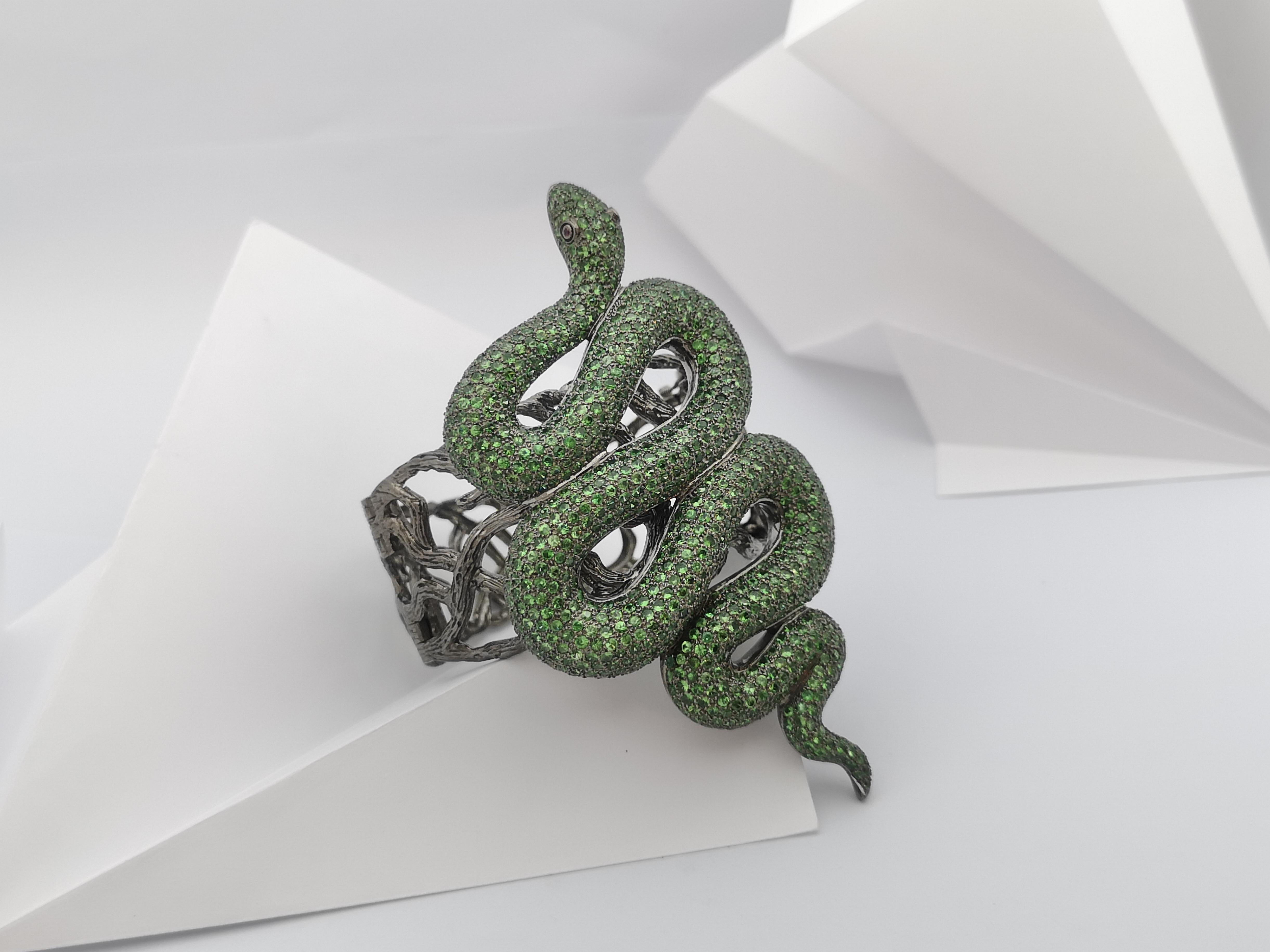 Tsavorite e rubino cabochon con bracciale a serpente in argento in vendita 8