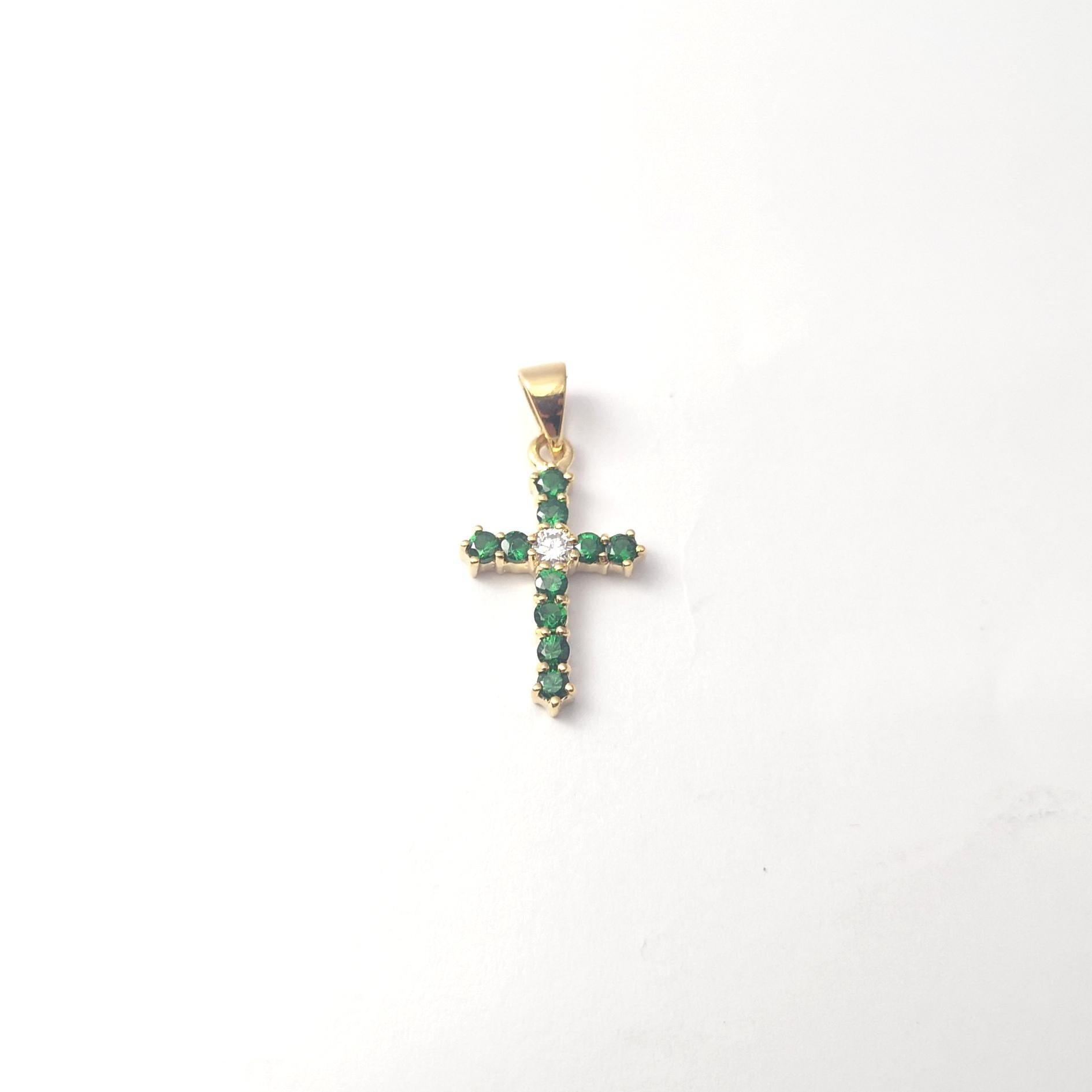 Taille brillant Tsavorite avec pendentif croix en diamant serti dans de l'or 18K en vente