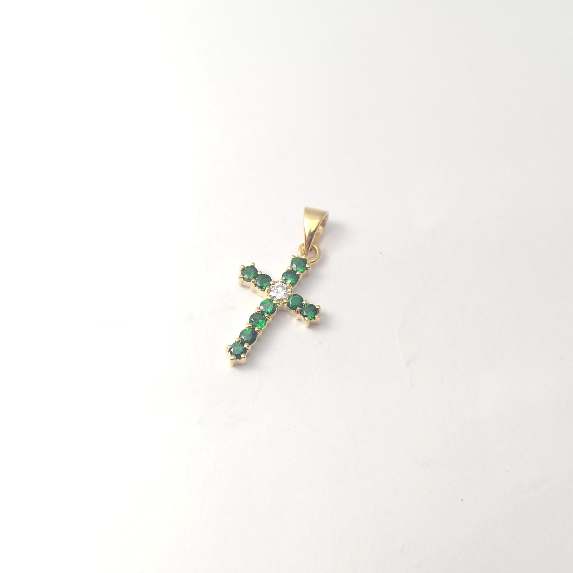 Tsavorite avec pendentif croix en diamant serti dans de l'or 18K Unisexe en vente