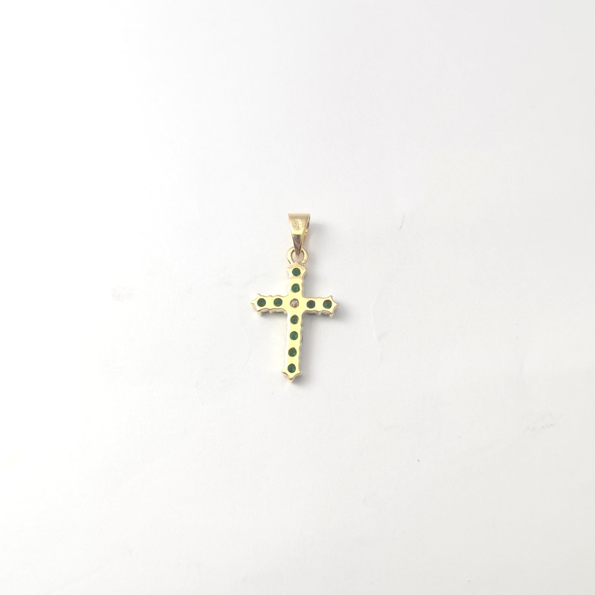 Tsavorite avec pendentif croix en diamant serti dans de l'or 18K en vente 2