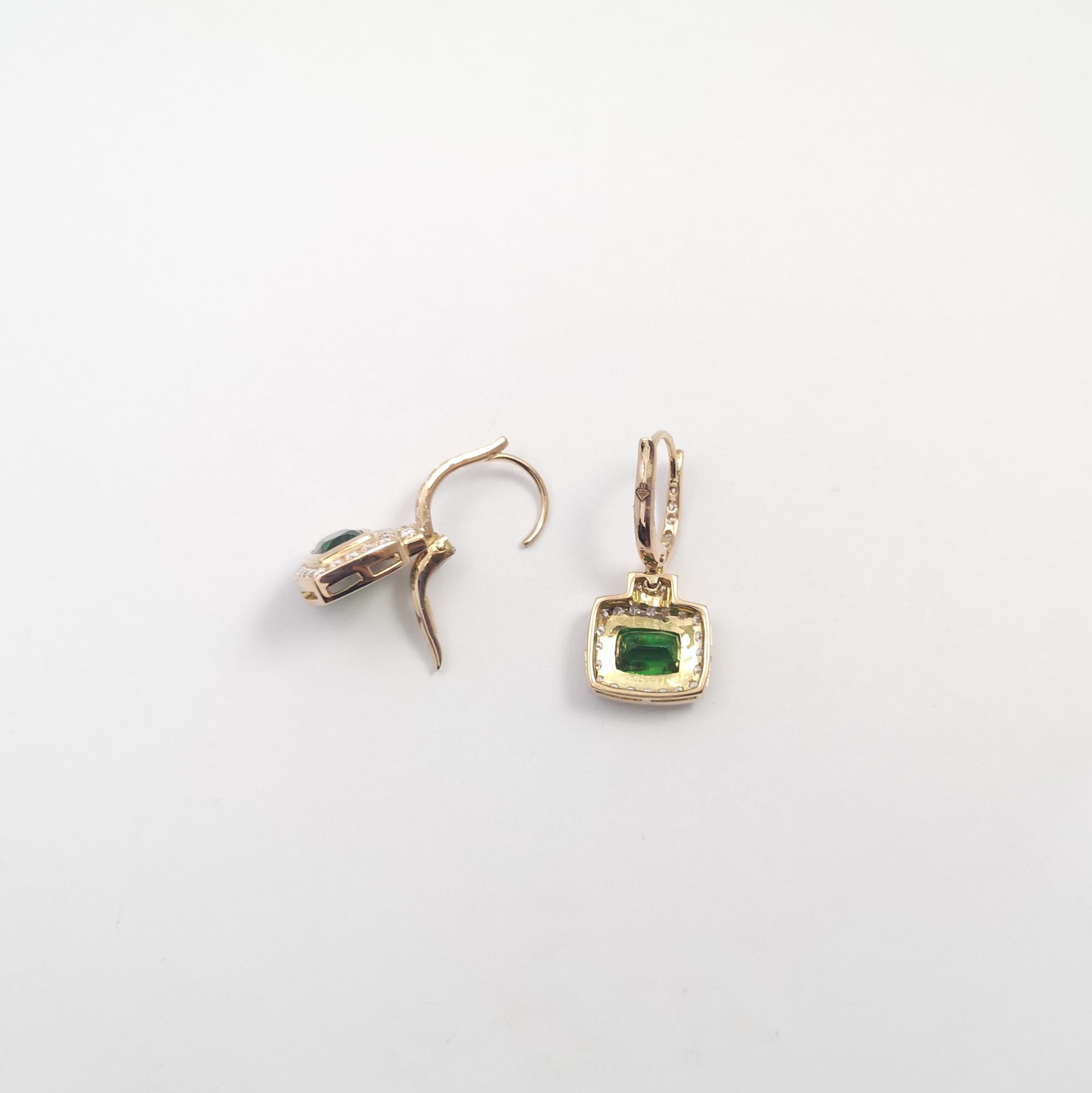 Taille coussin Boucles d'oreilles en tsavorite et diamant sur monture en or rose 18 carats en vente