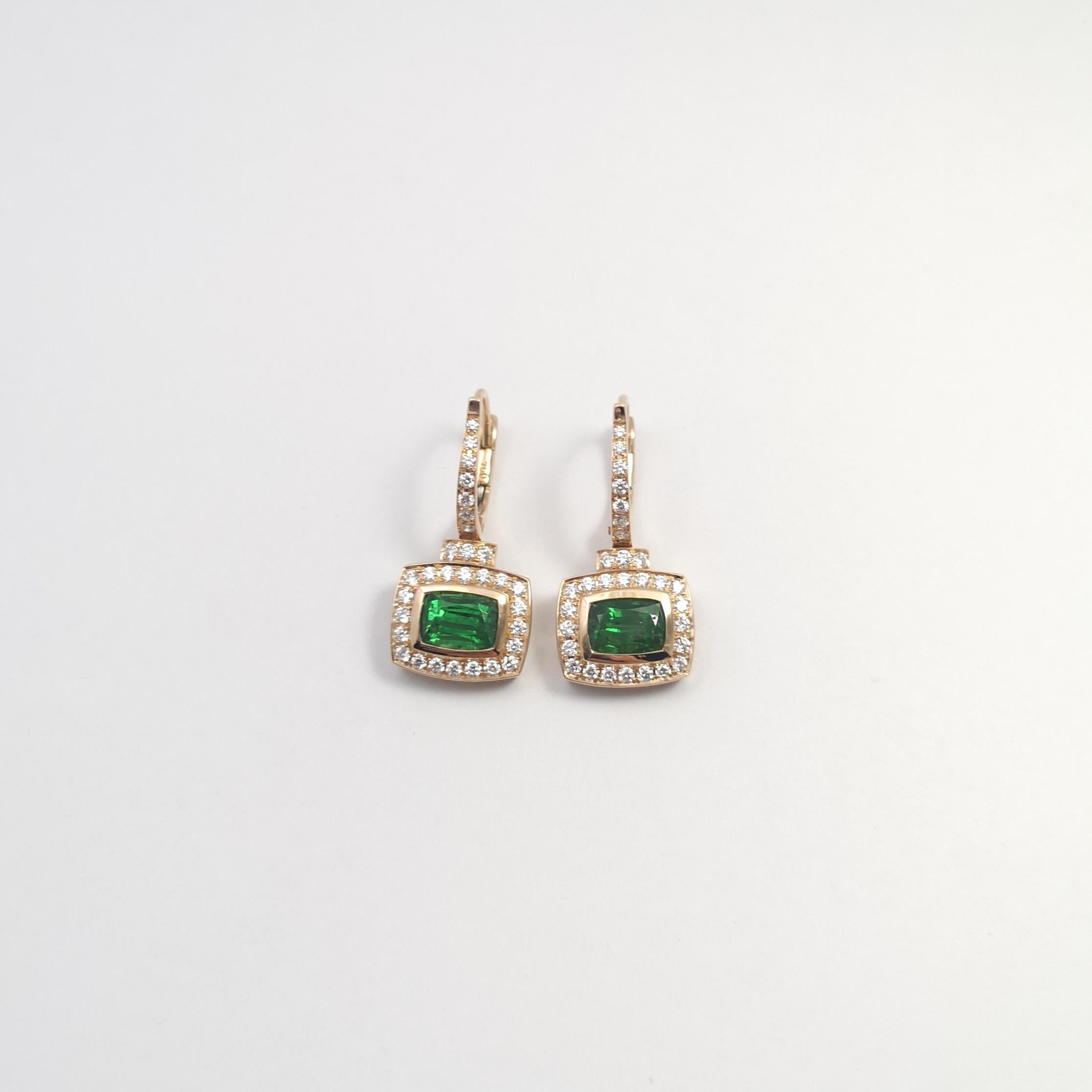 Boucles d'oreilles en tsavorite et diamant sur monture en or rose 18 carats Pour femmes en vente