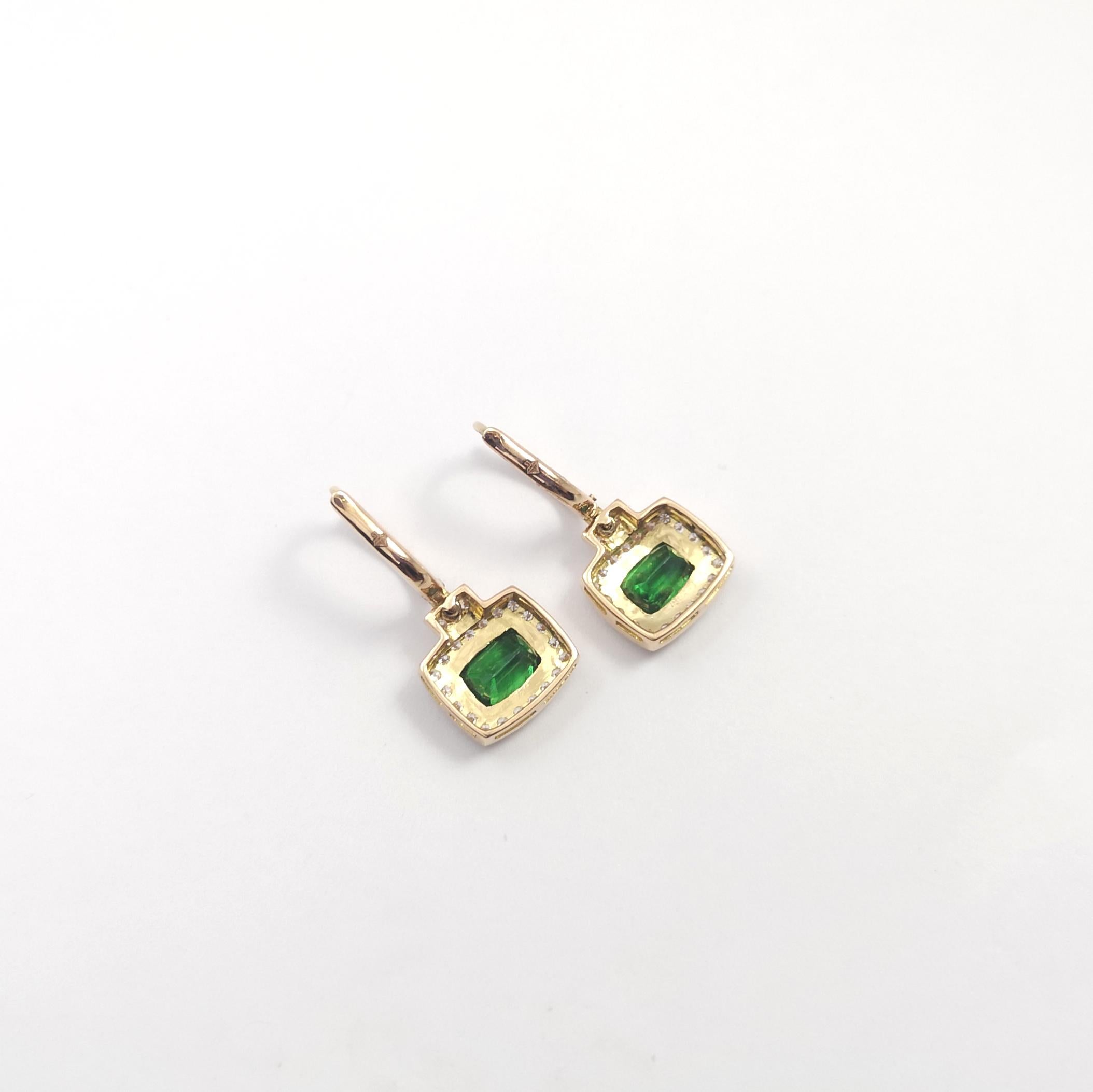 Boucles d'oreilles en tsavorite et diamant sur monture en or rose 18 carats en vente 1
