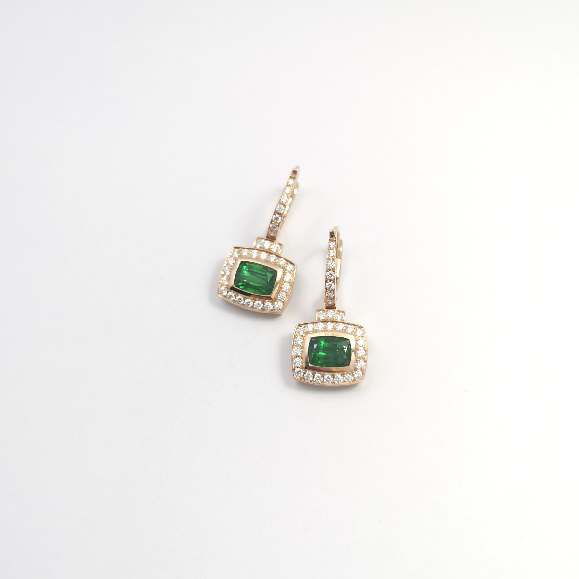 Boucles d'oreilles en tsavorite et diamant sur monture en or rose 18 carats en vente 2