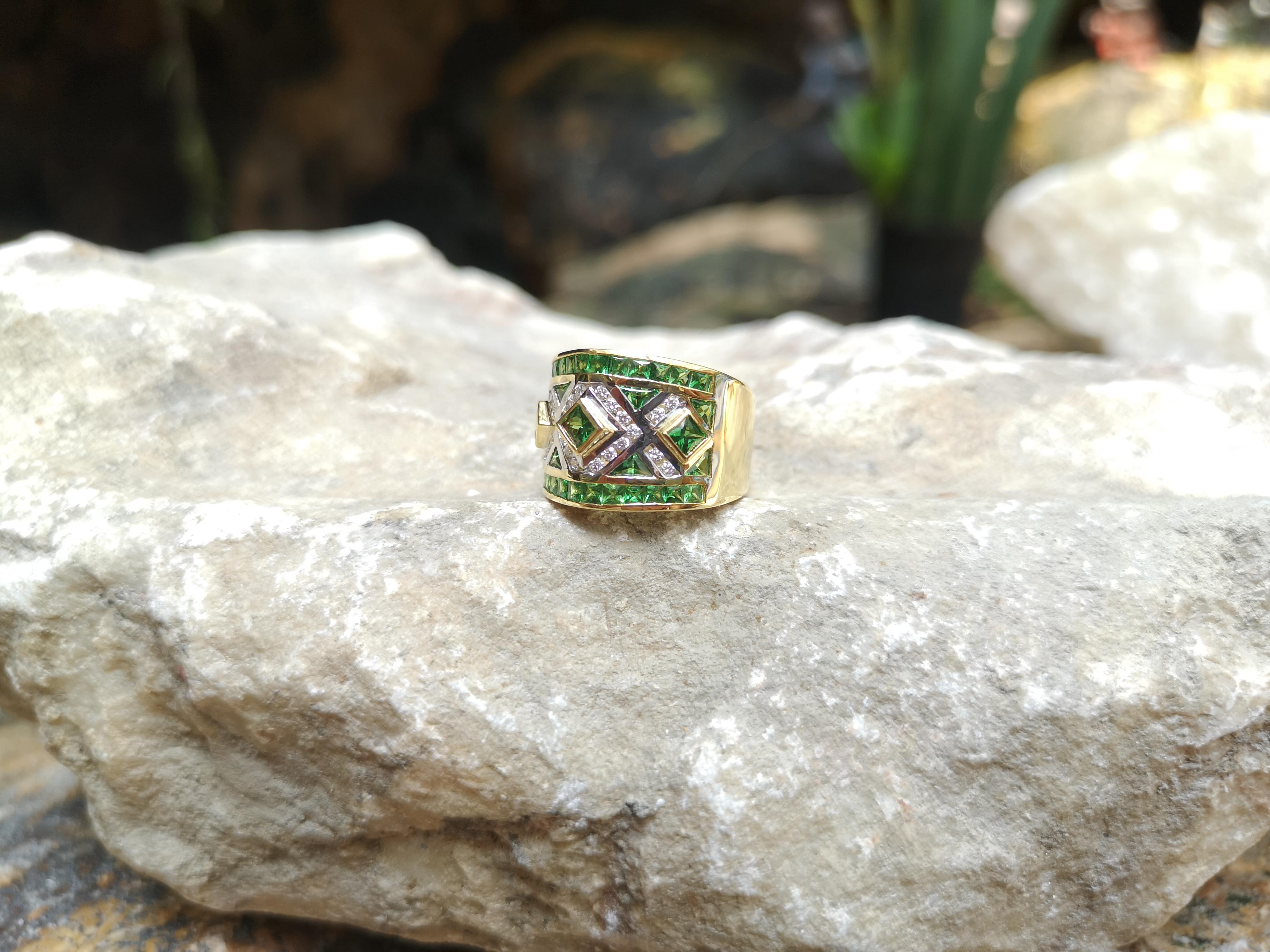 Tsavorite with Diamond Ring Set in 18 Karat Gold Settings In New Condition For Sale In Bangkok, TH