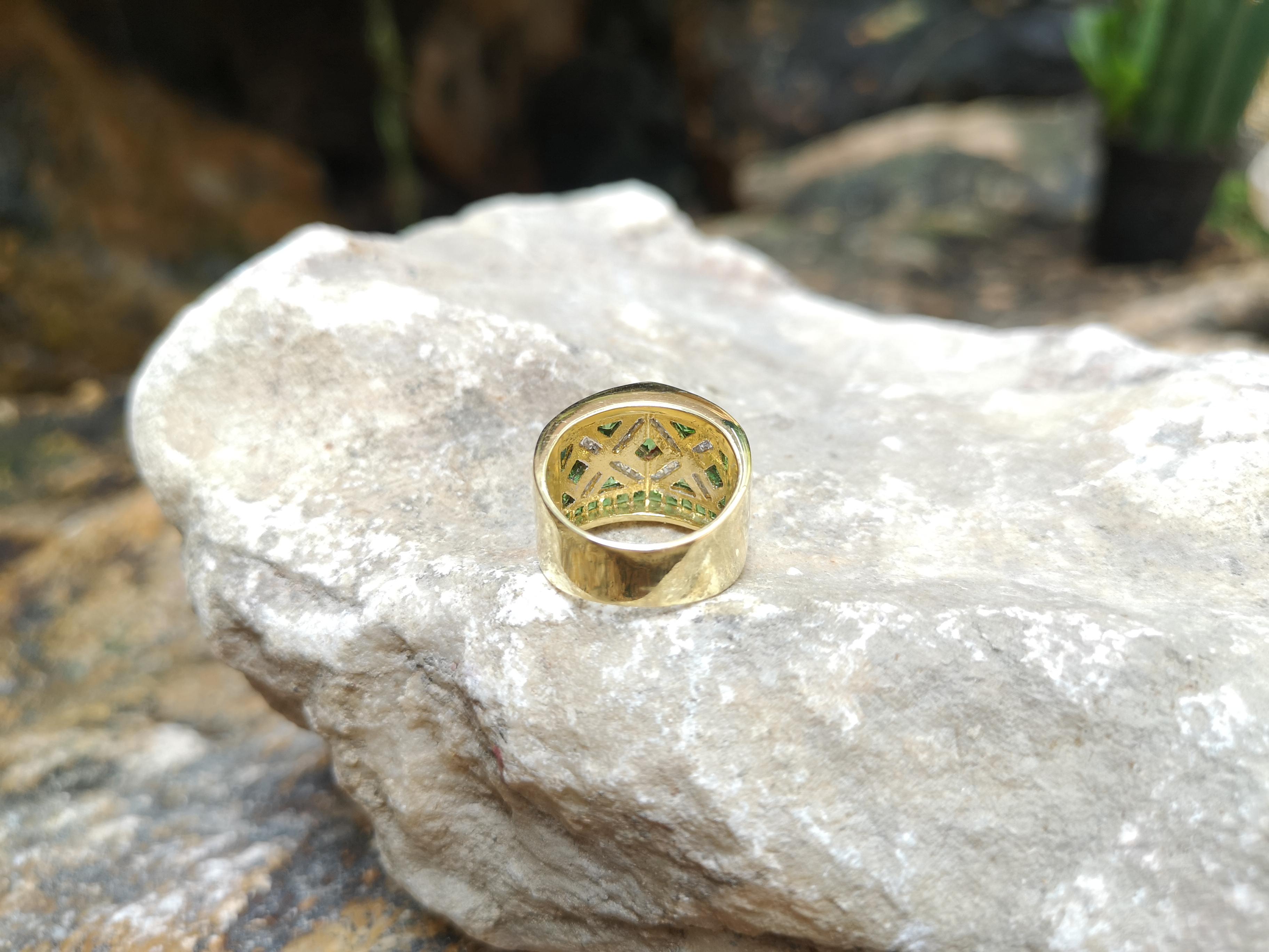 Tsavorite with Diamond Ring Set in 18 Karat Gold Settings For Sale 1