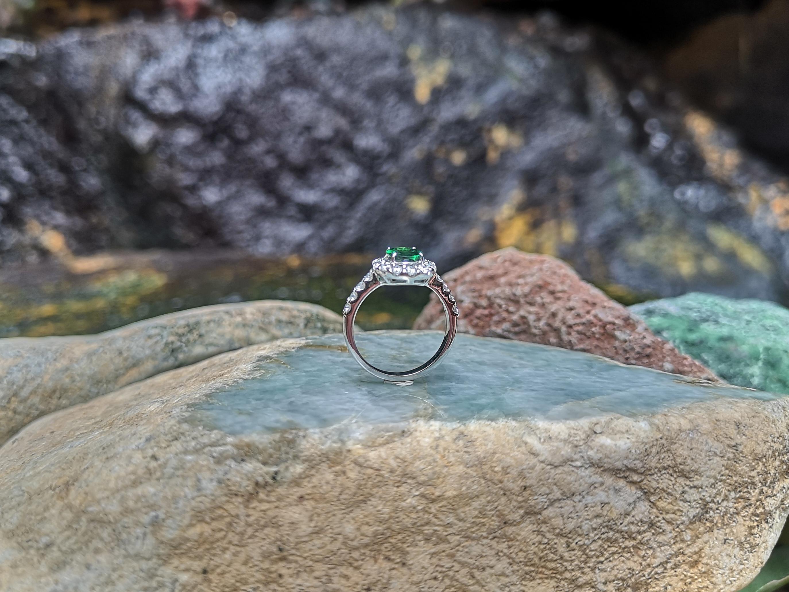 Tsavorit mit Diamantring aus 18 Karat Weißgold in Fassungen im Angebot 4
