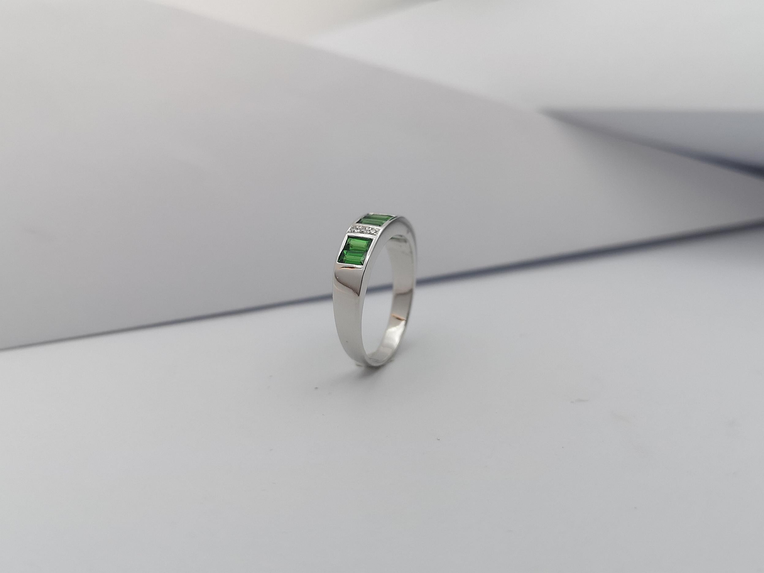 Tsavorite with Diamond Ring set in 18 Karat White Gold Settings For Sale 4