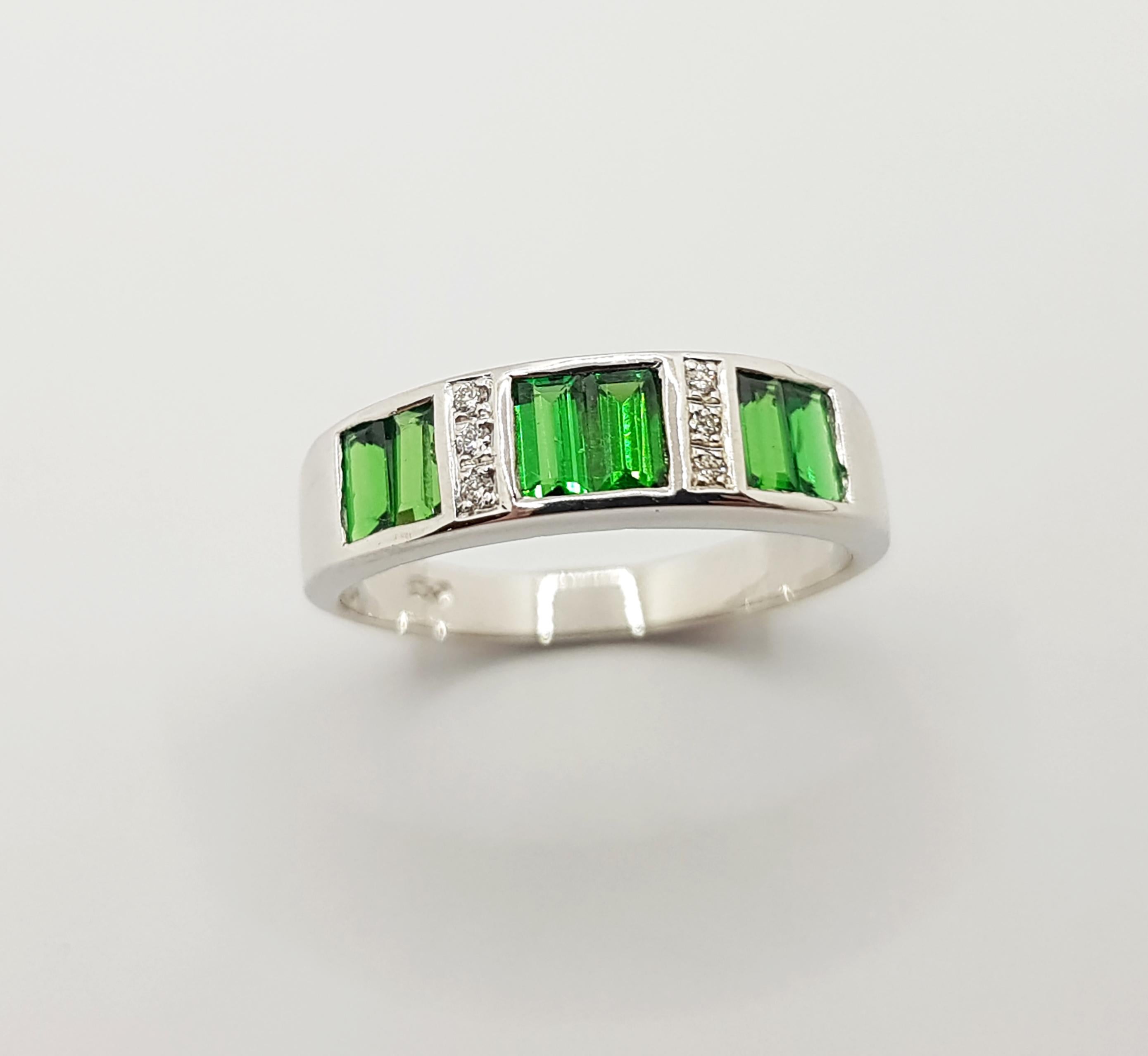 Tsavorite with Diamond Ring set in 18 Karat White Gold Settings For Sale 5