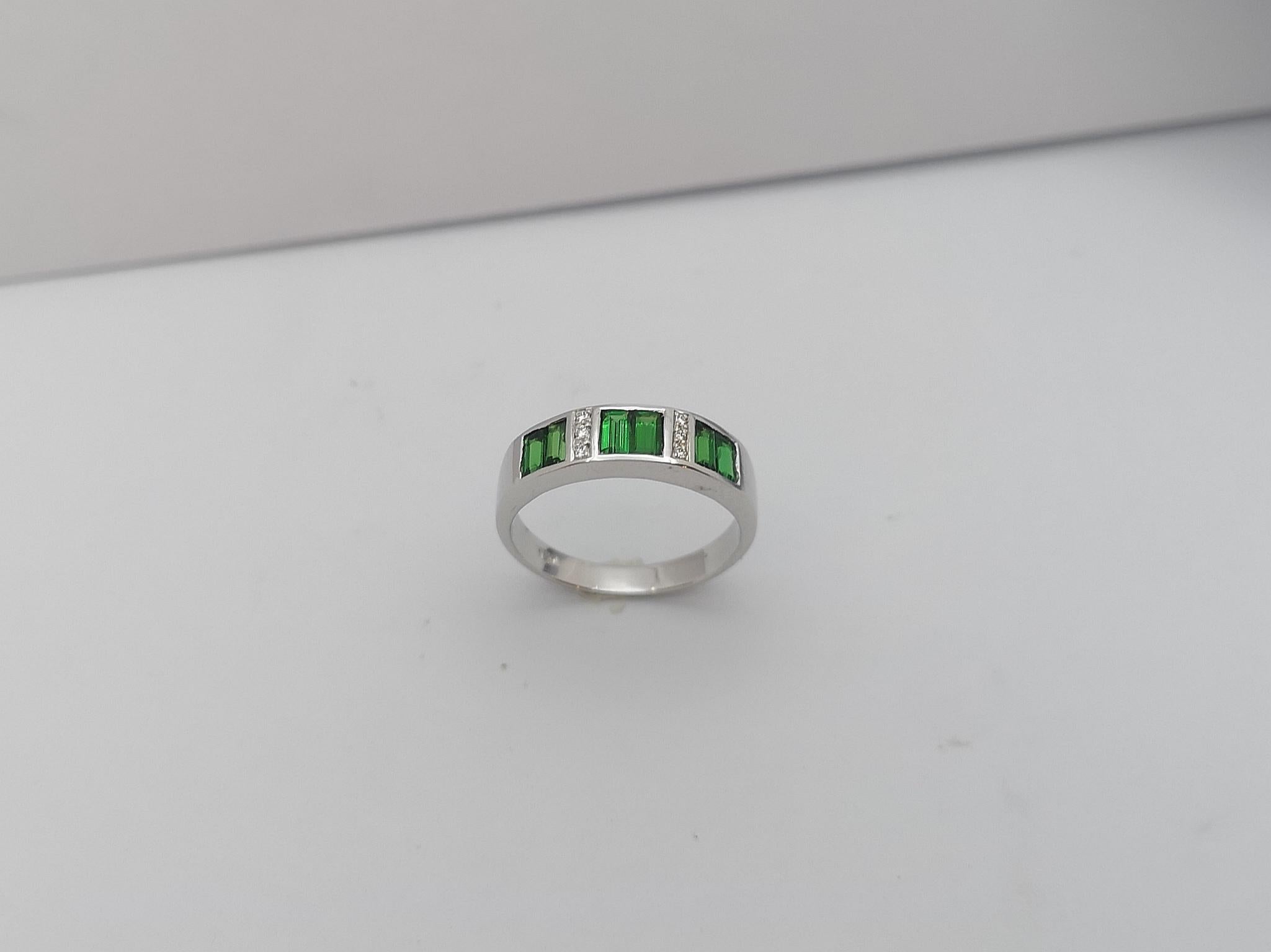 Tsavorite with Diamond Ring set in 18 Karat White Gold Settings For Sale 7