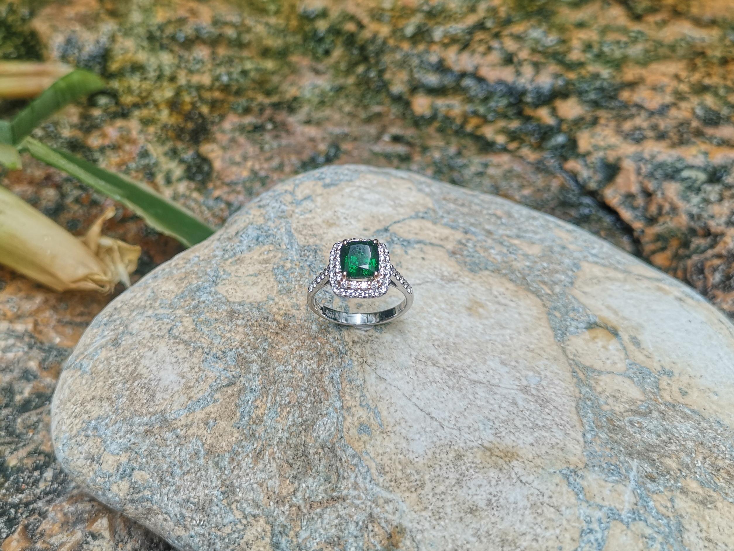 Tsavorite with Diamond Ring Set in 18 Karat White Gold Settings For Sale 10