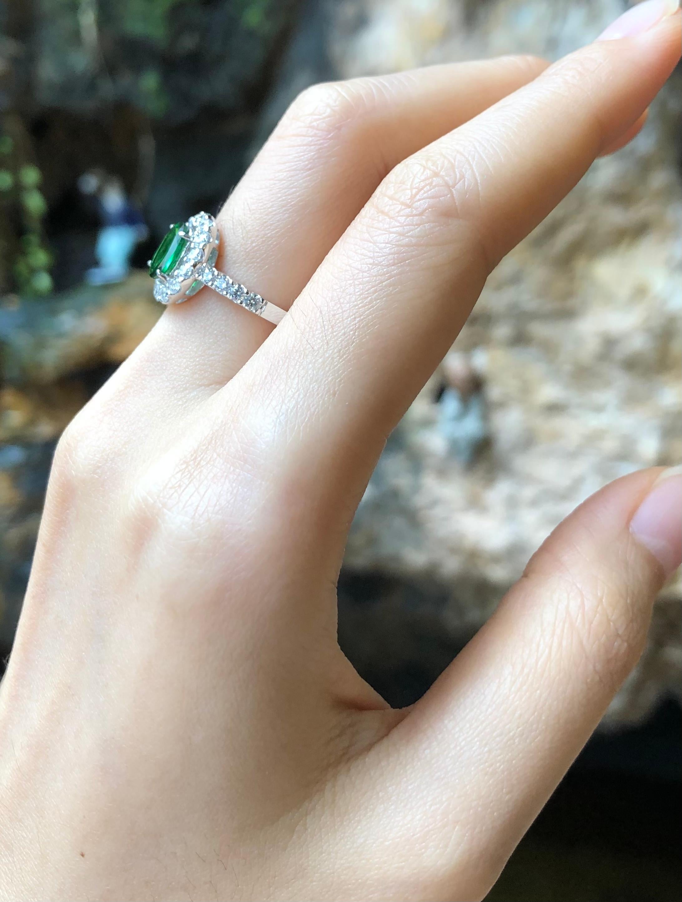 Tsavorit mit Diamantring aus 18 Karat Weißgold in Fassungen Damen im Angebot