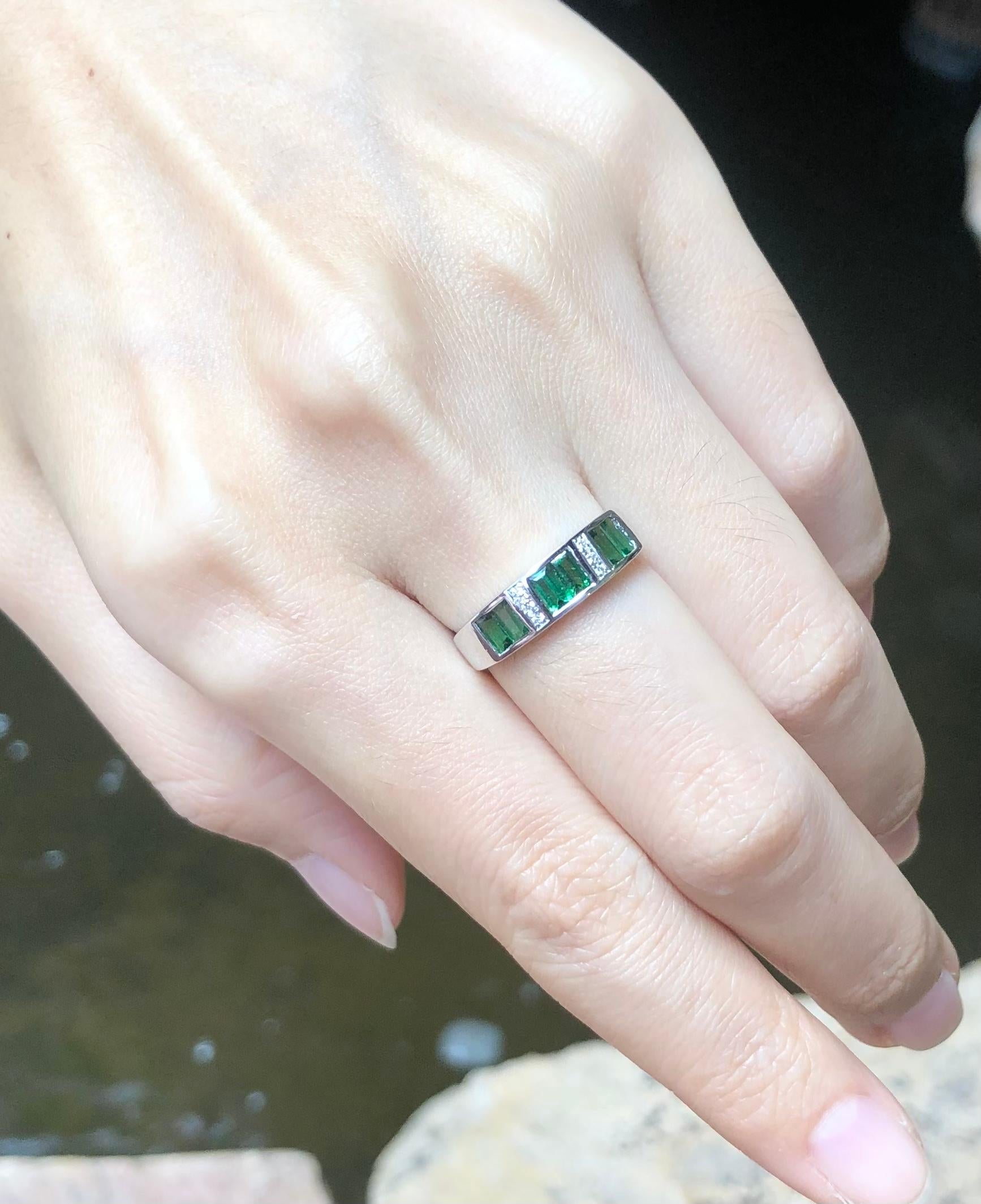 Women's or Men's Tsavorite with Diamond Ring set in 18 Karat White Gold Settings For Sale