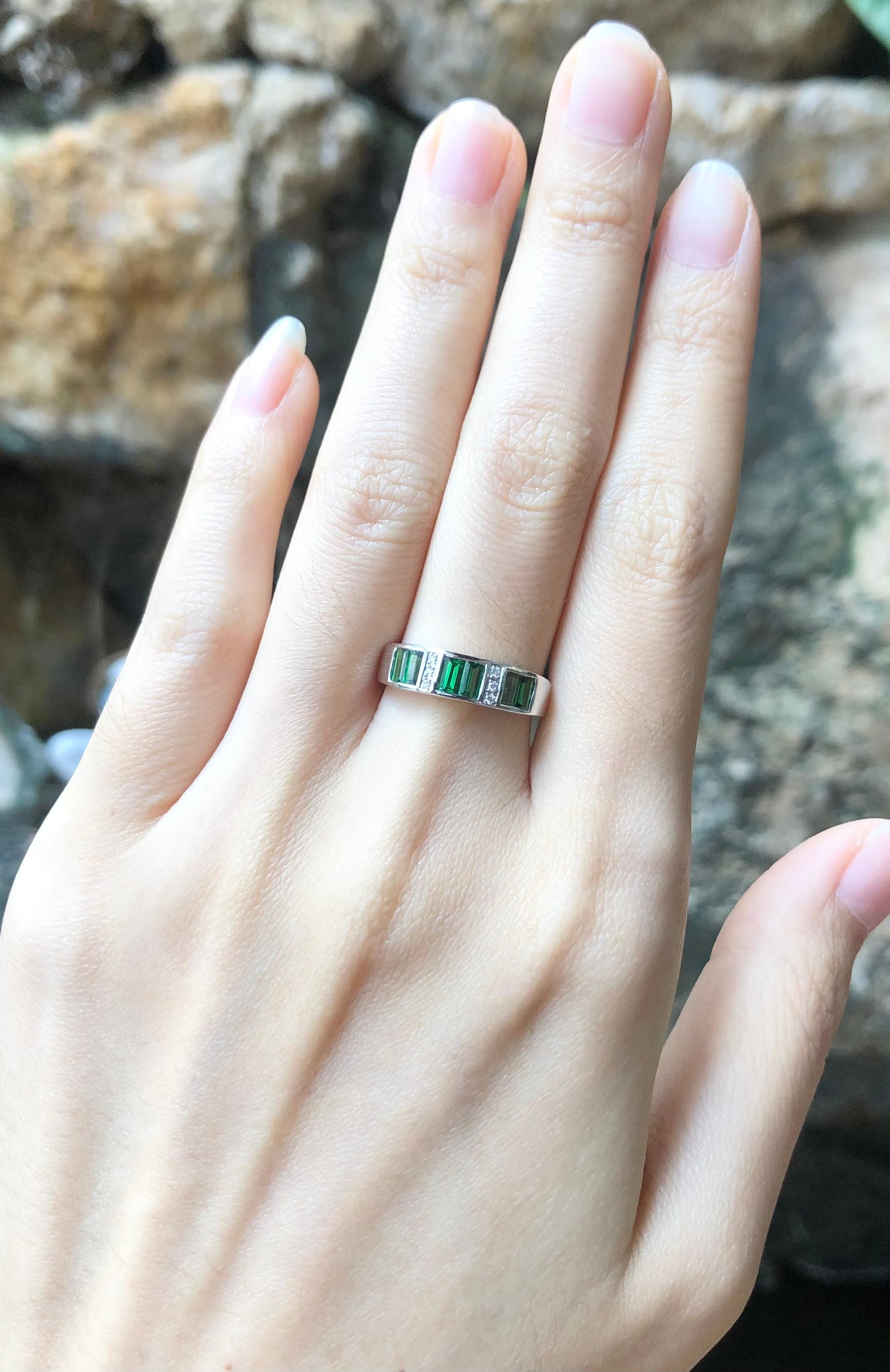 Tsavorite with Diamond Ring set in 18 Karat White Gold Settings For Sale 1