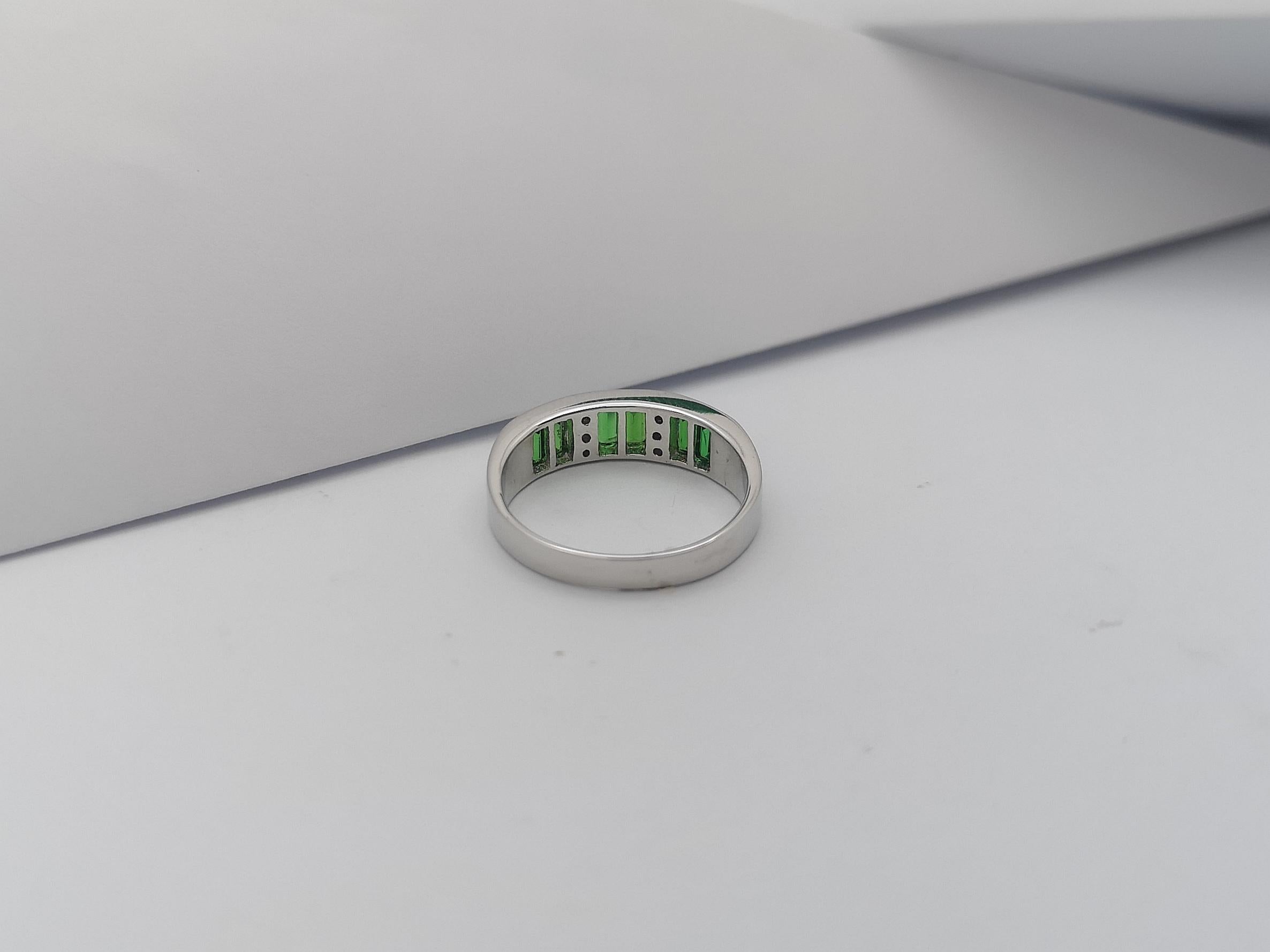 Tsavorite with Diamond Ring set in 18 Karat White Gold Settings For Sale 2