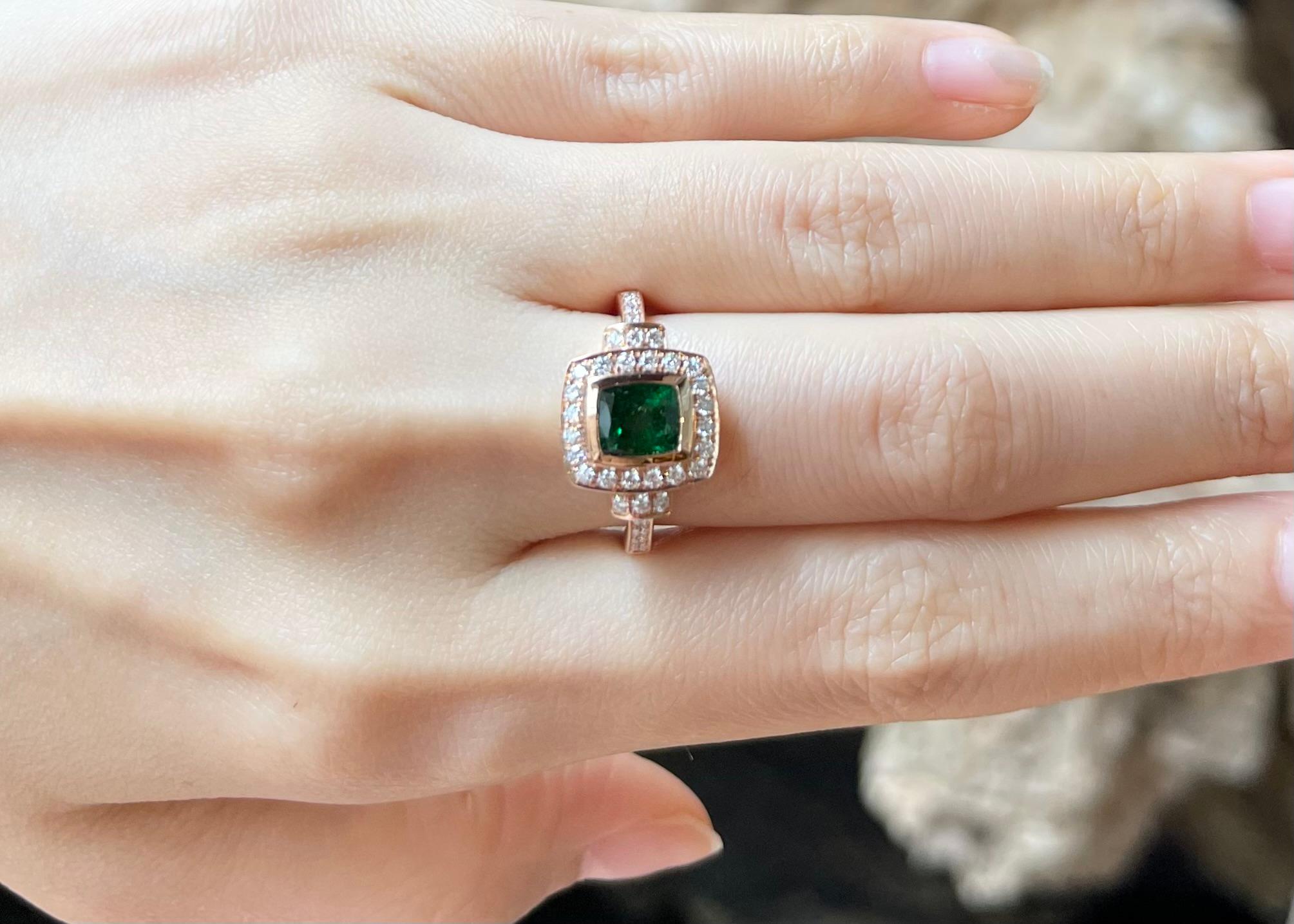 Contemporaneo Anello con tsavorite e diamanti incastonati in oro rosa 18 carati in vendita