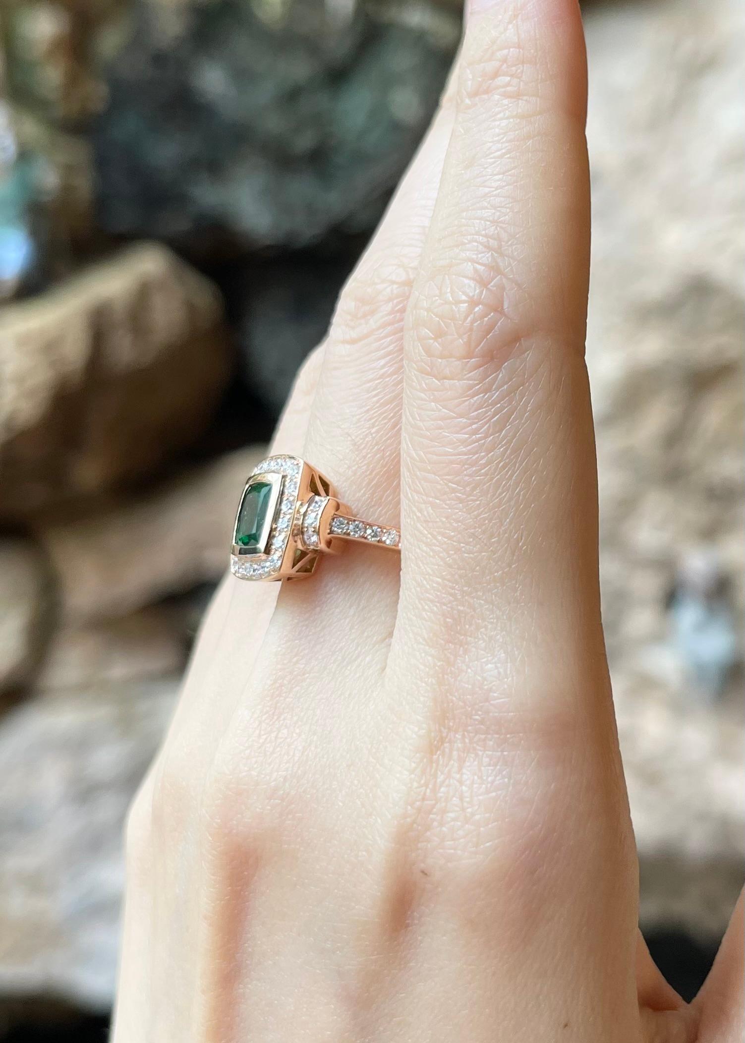 Anello con tsavorite e diamanti incastonati in oro rosa 18 carati In condizioni Nuovo in vendita a Bangkok, TH