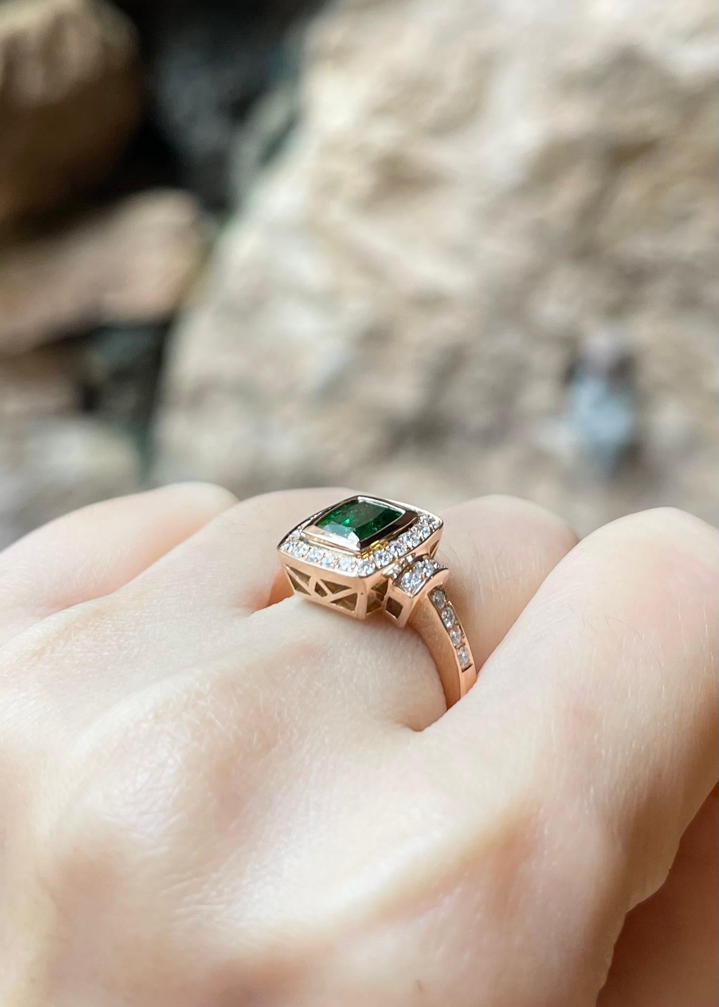 Donna Anello con tsavorite e diamanti incastonati in oro rosa 18 carati in vendita