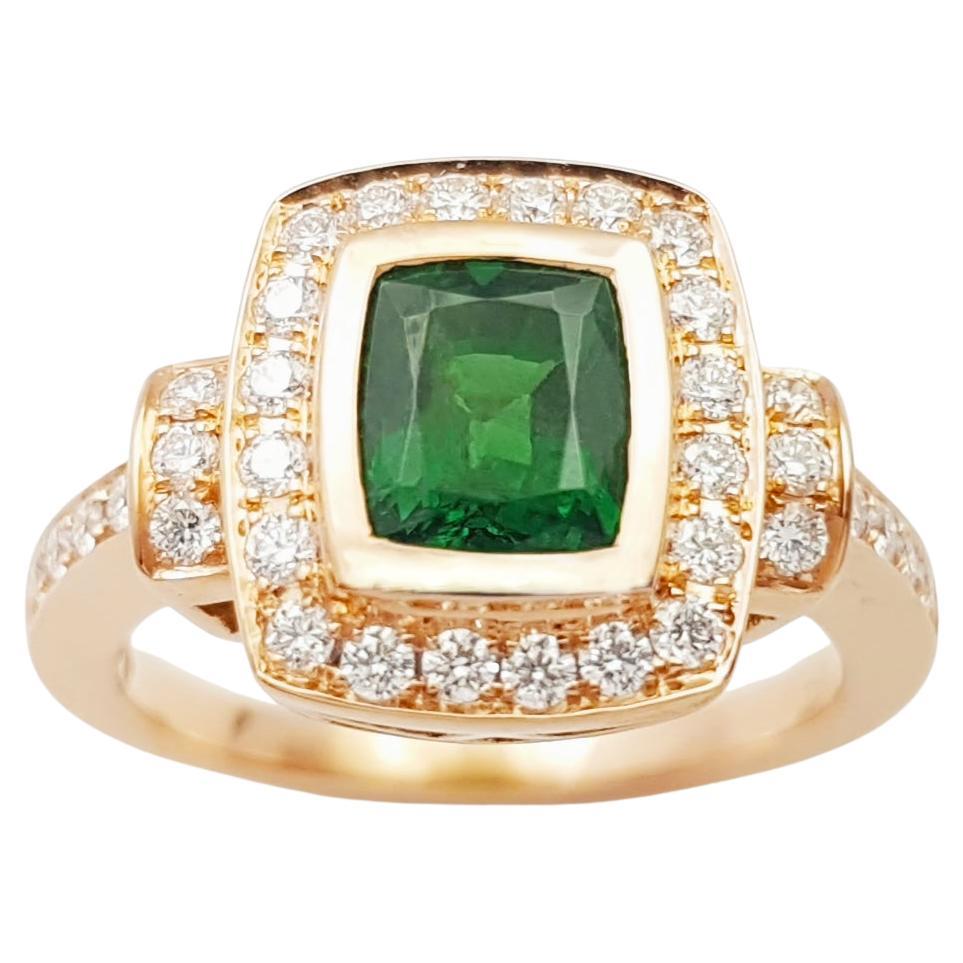 Anello con tsavorite e diamanti incastonati in oro rosa 18 carati
