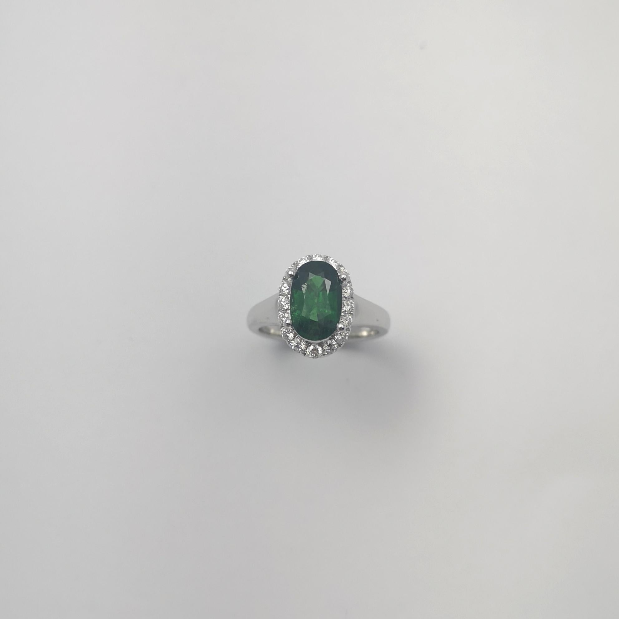 Anello con tsavorite e diamanti incastonati in oro bianco 18 carati in vendita 5