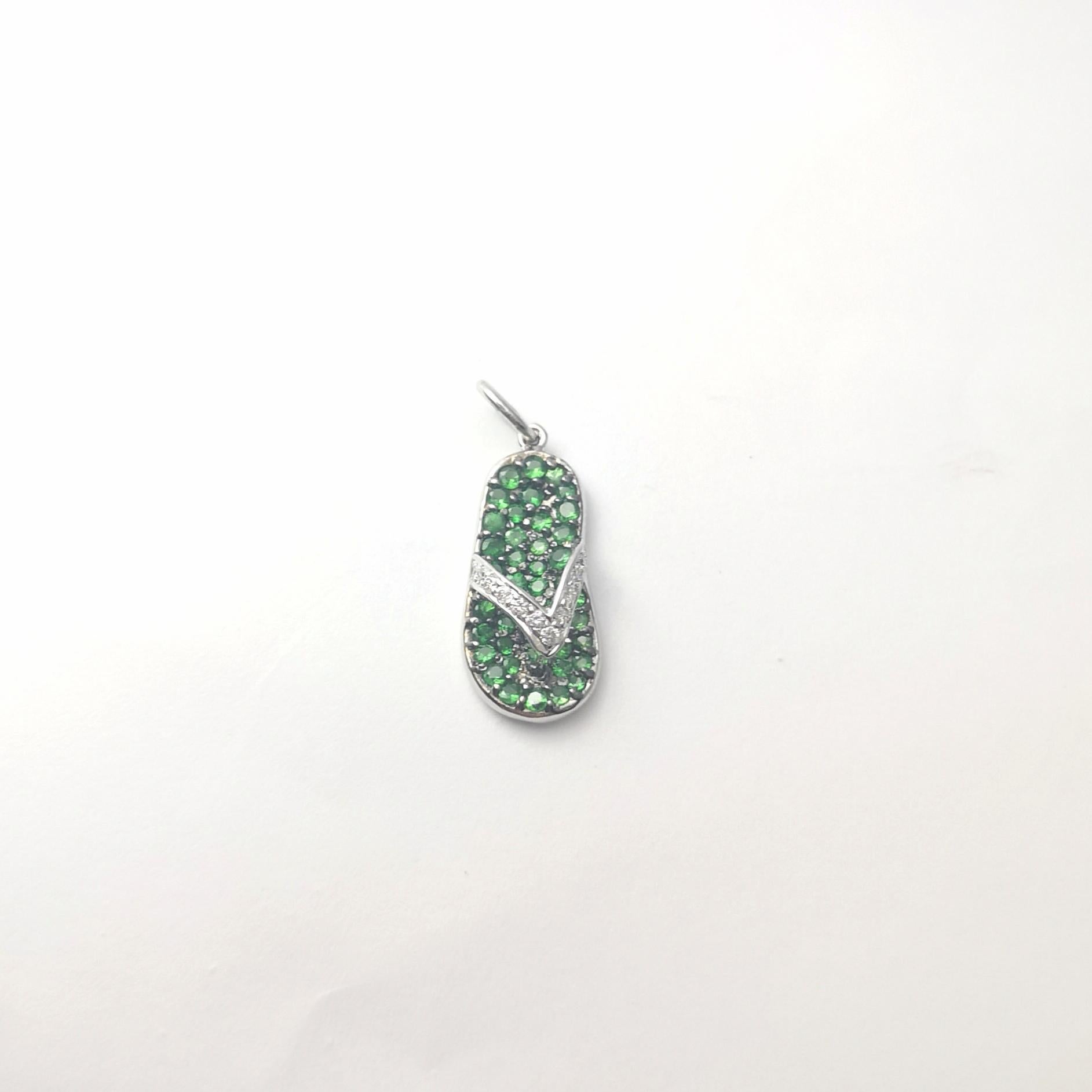 Pendentif Tsavorite avec diamant en or blanc 18K Pour femmes en vente